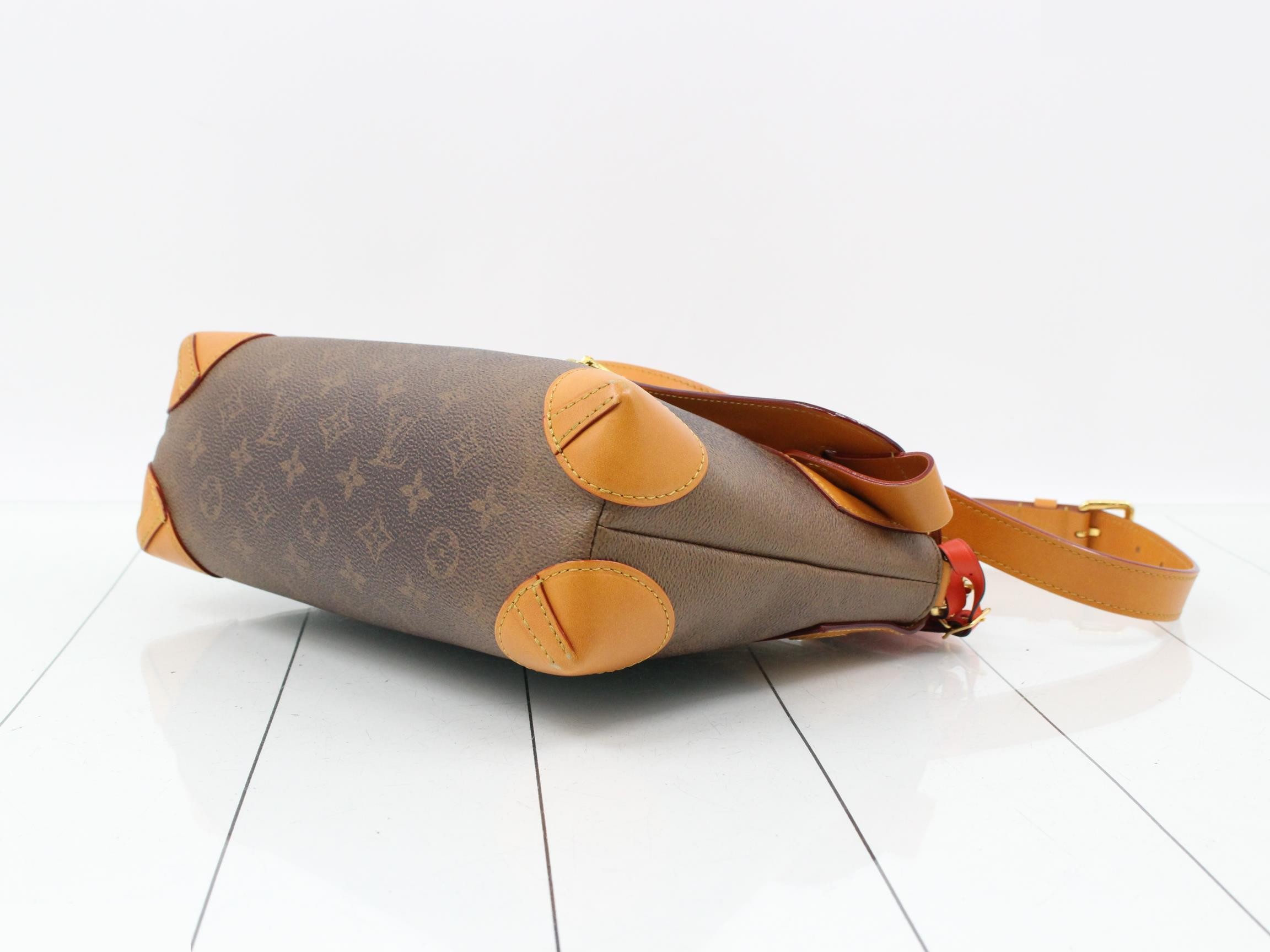 M11533 Steamer Crossbody — view 6