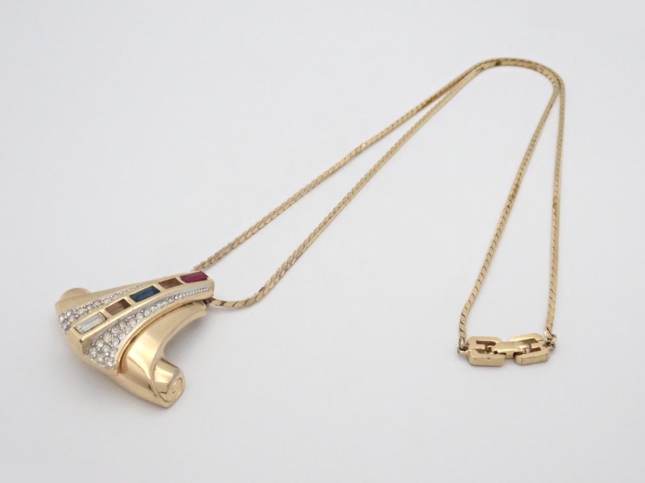 Other lines: Precious metals, necklaces, pendants, chains approximately 65cm long. — view 3