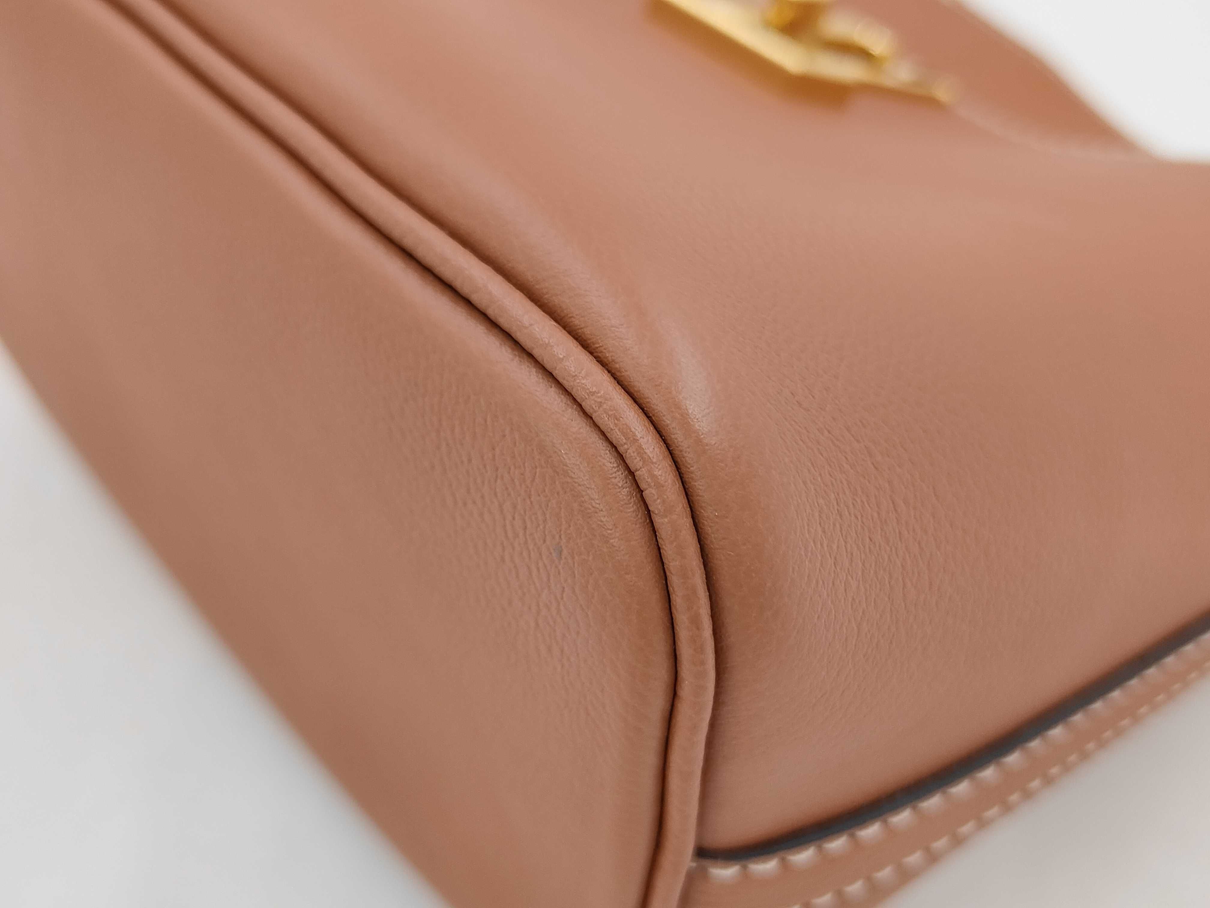 【Excellent Condition】 Calf Leather Lock & Walk M24165 RFID Shoulder Bag — view 4