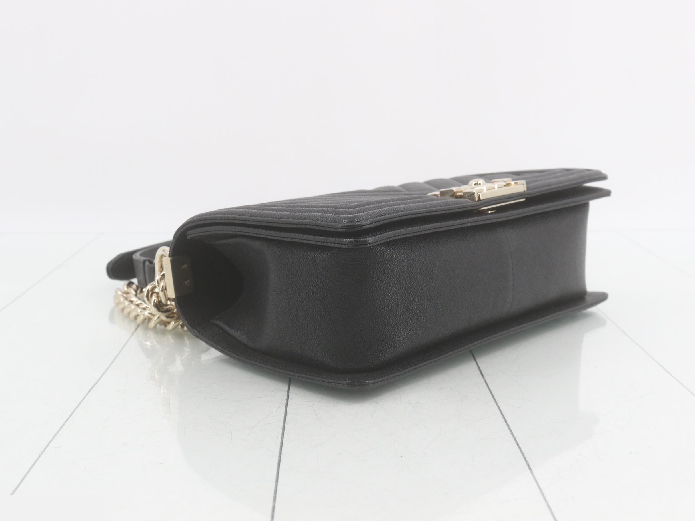 Boy Chanel Shoulder Bag — view 5