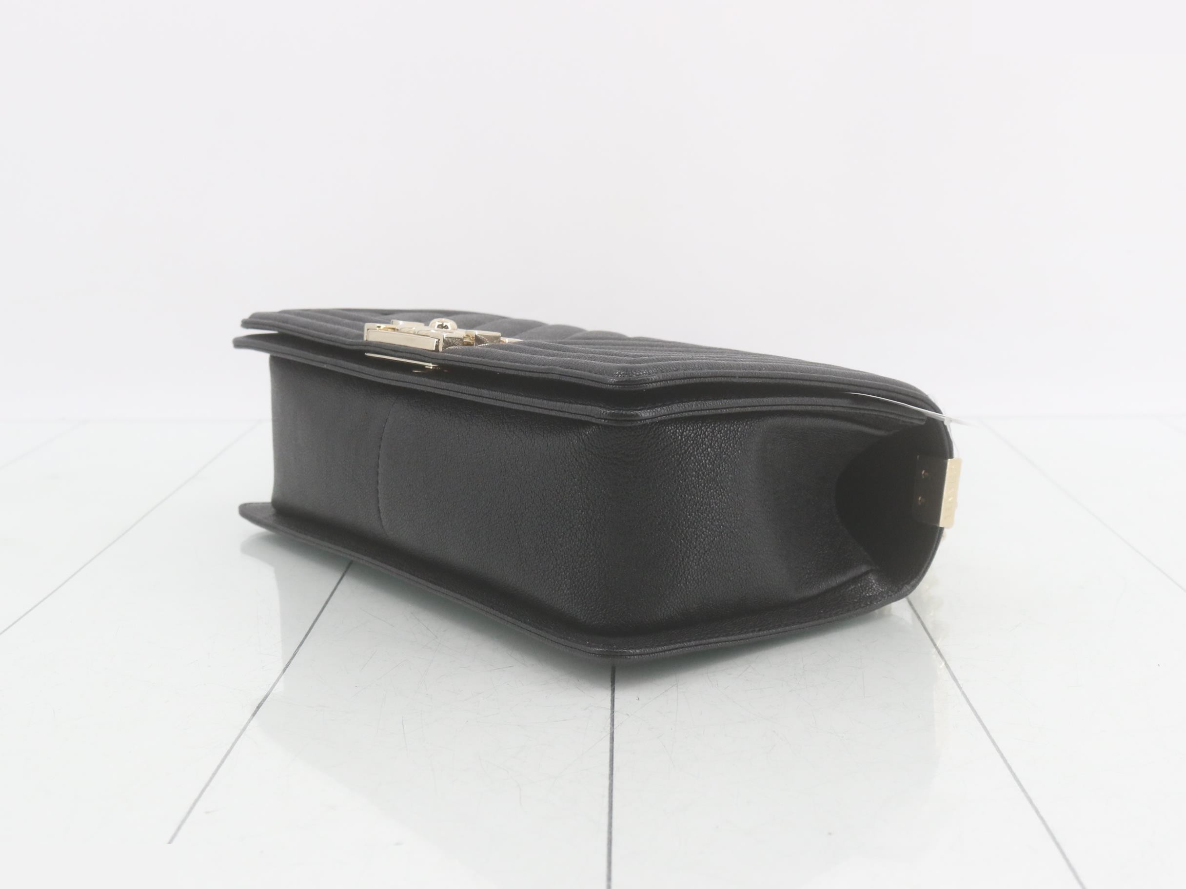 Boy Chanel Shoulder Bag — view 6
