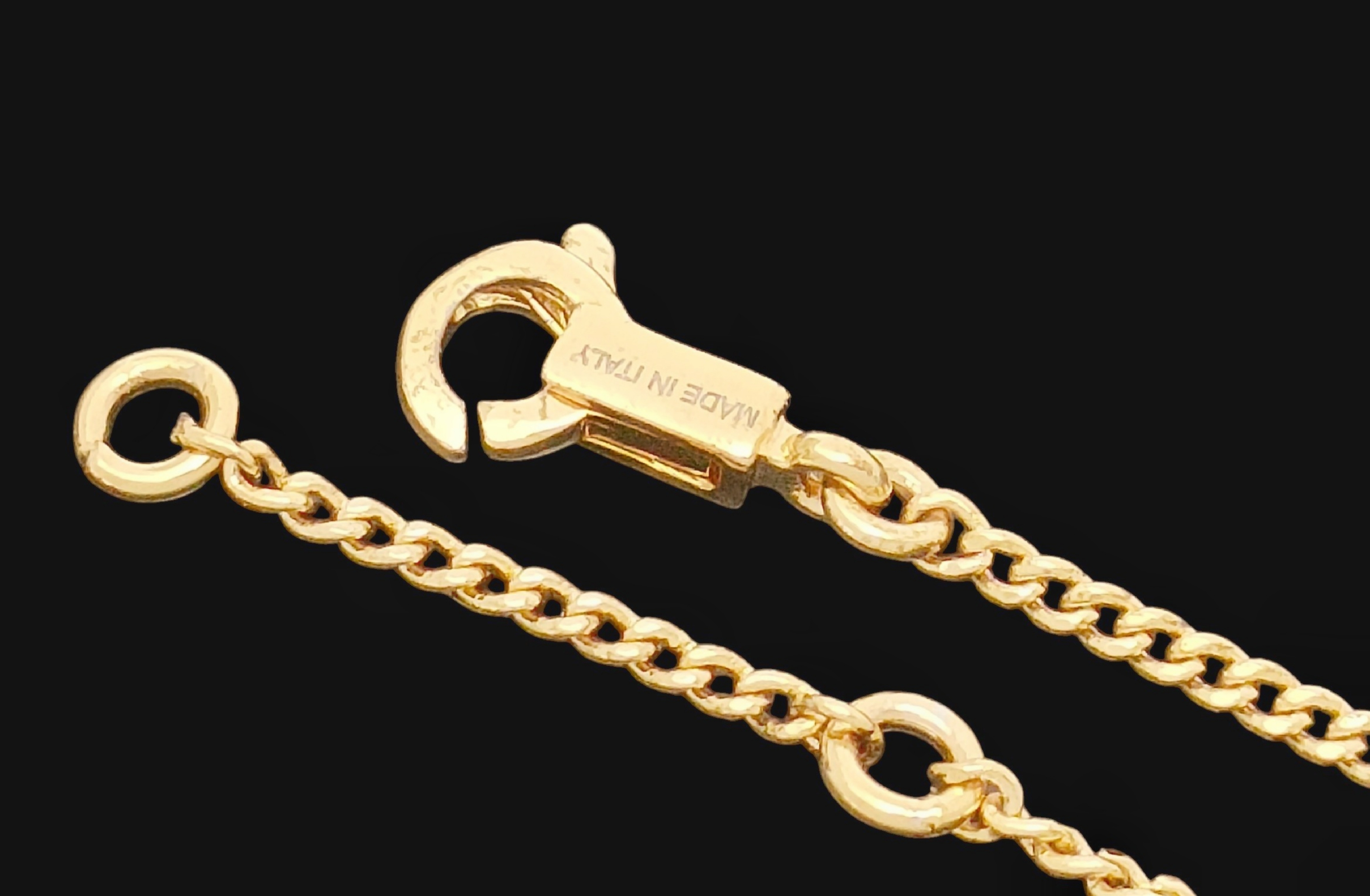 Gold-colored Initial Design Plate Bracelet - 2.35g Bracelet/Bangle — view 5