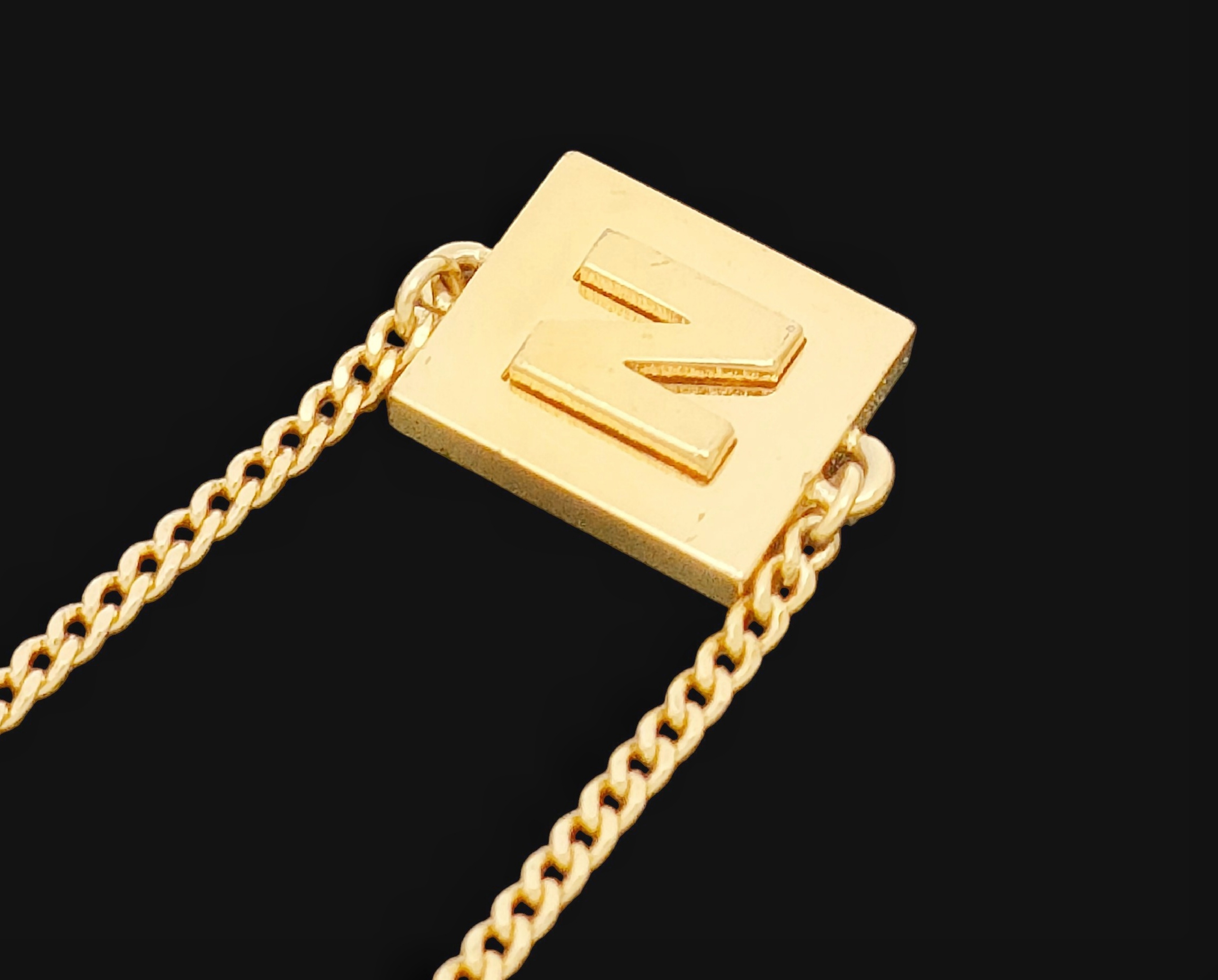 Gold-colored Initial Design Plate Bracelet - 2.35g Bracelet/Bangle — view 10