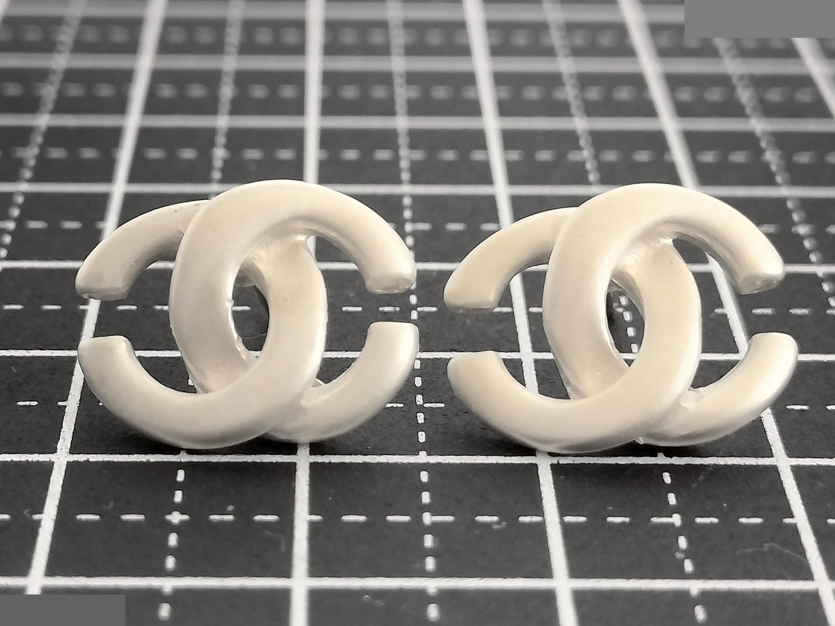 Coco Twisted Silver Earrings 01A — view 7
