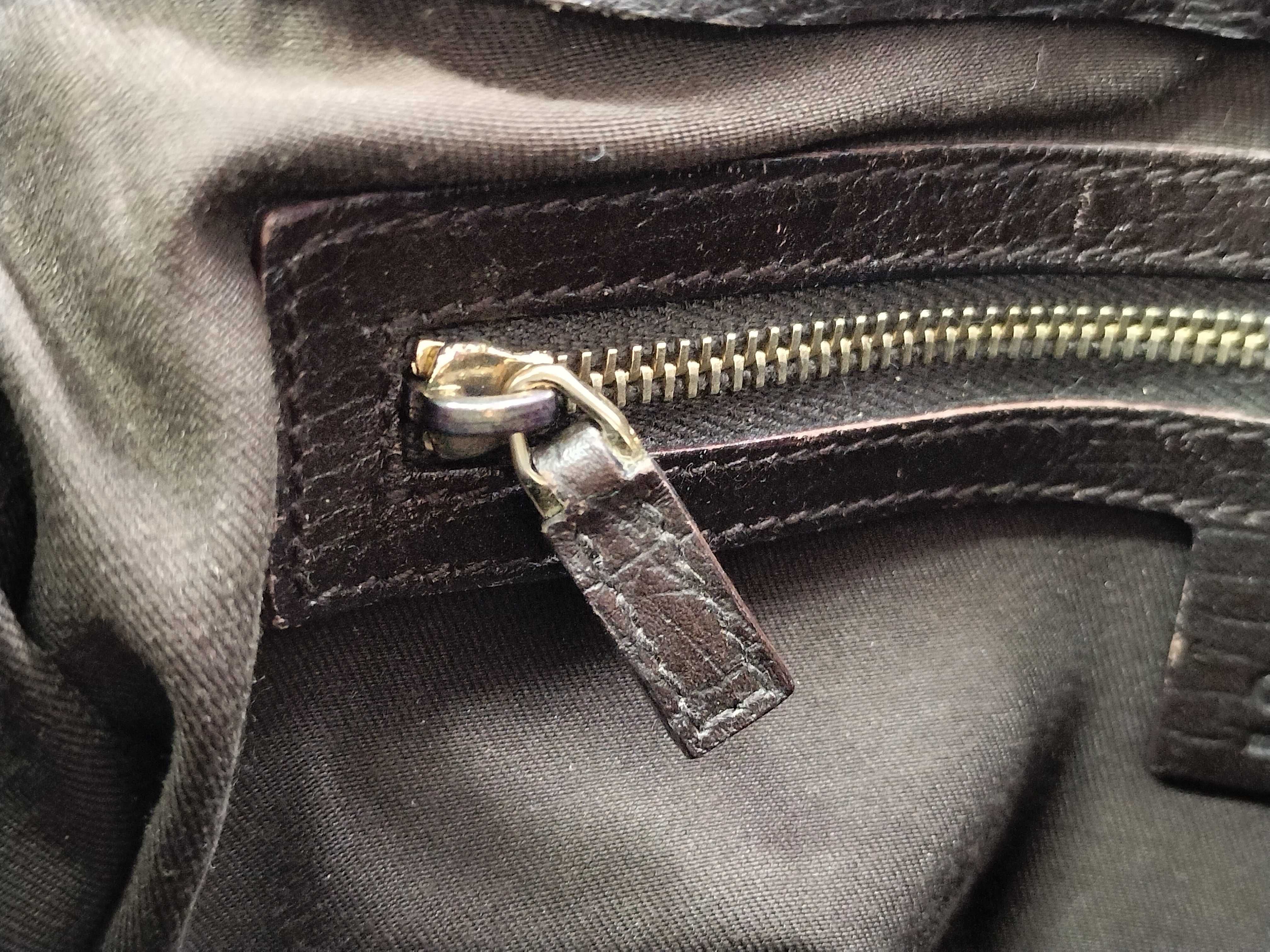 GG Canvas Gucci Handbag — view 11