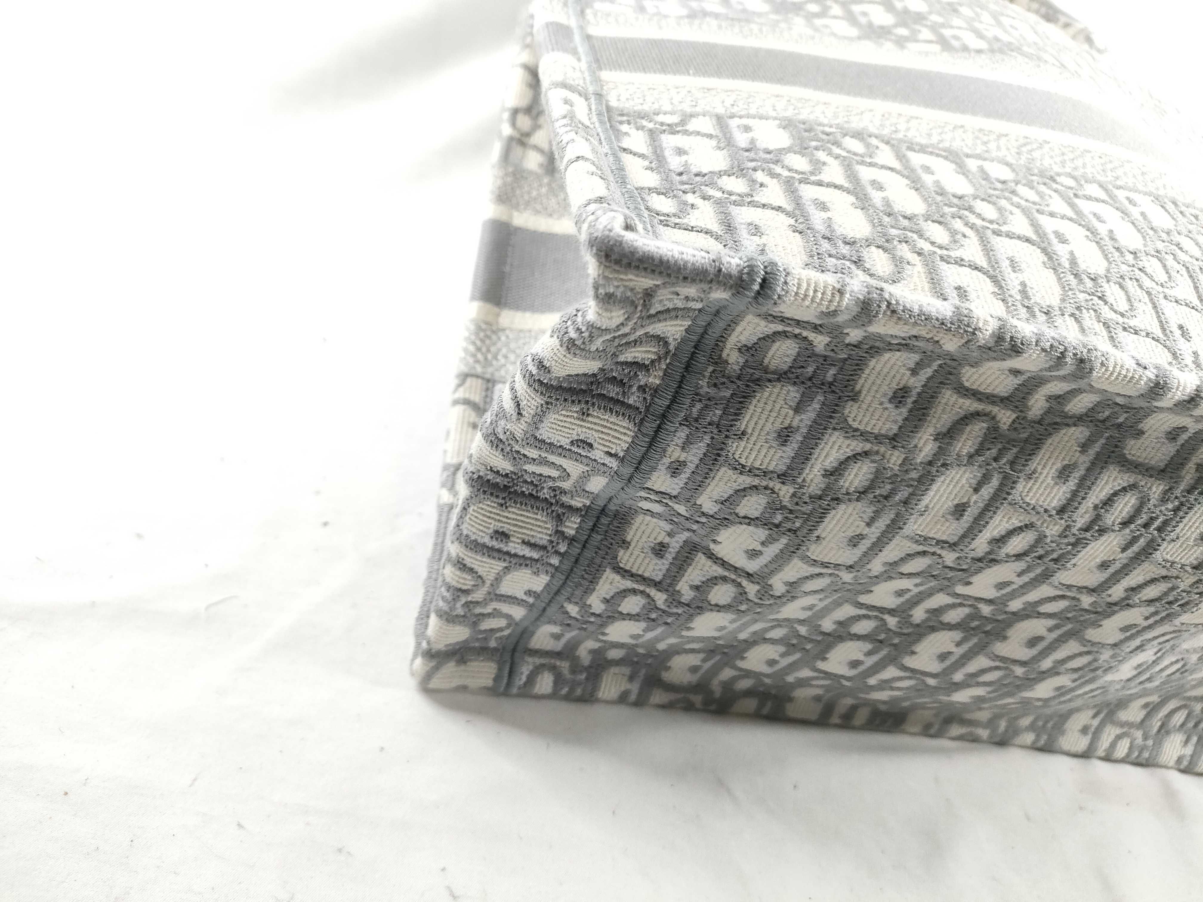 Book Tote Medium M1296ZIRW Oblique Canvas Tote Bag — view 3