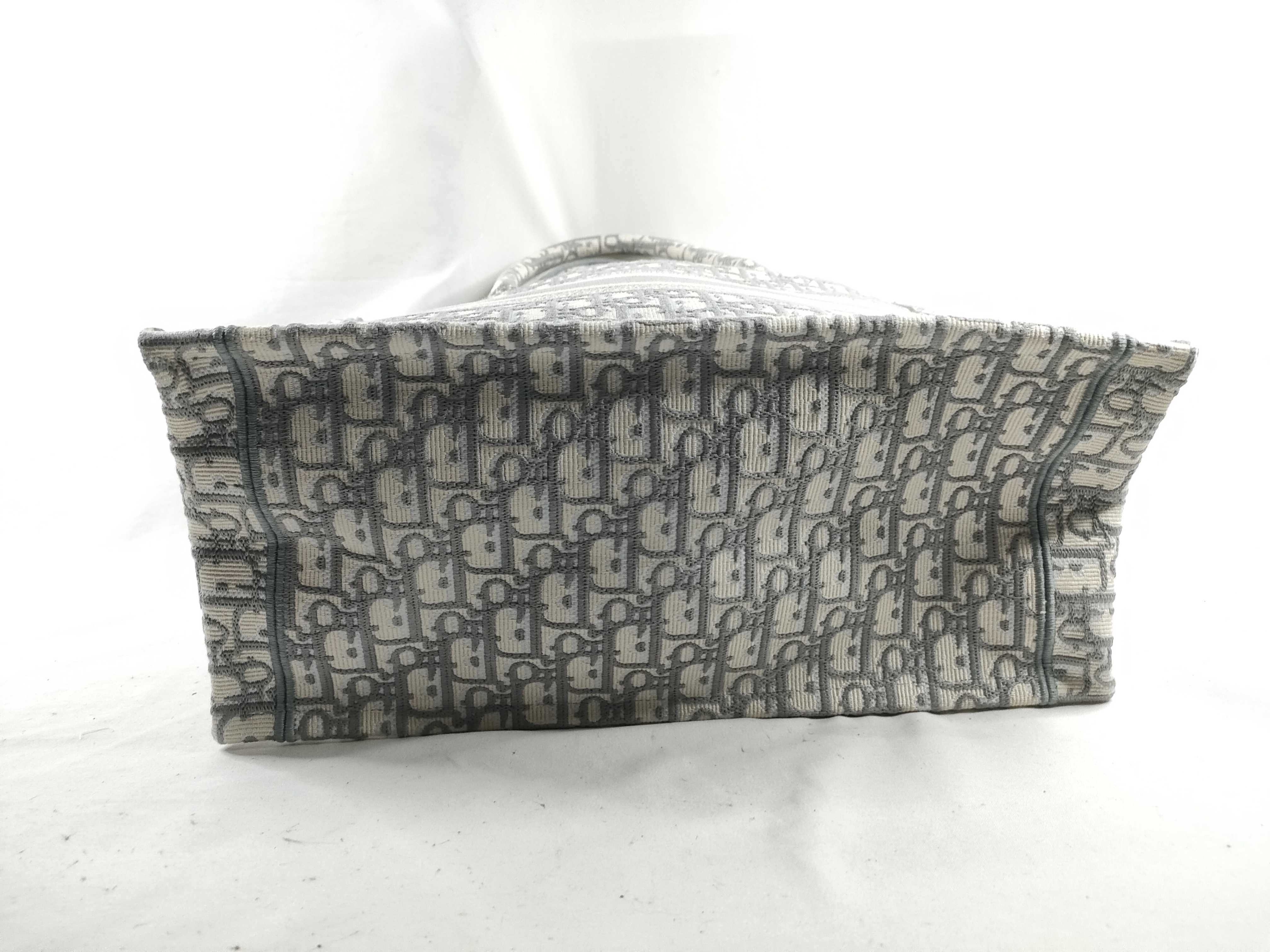 Book Tote Medium M1296ZIRW Oblique Canvas Tote Bag — view 4