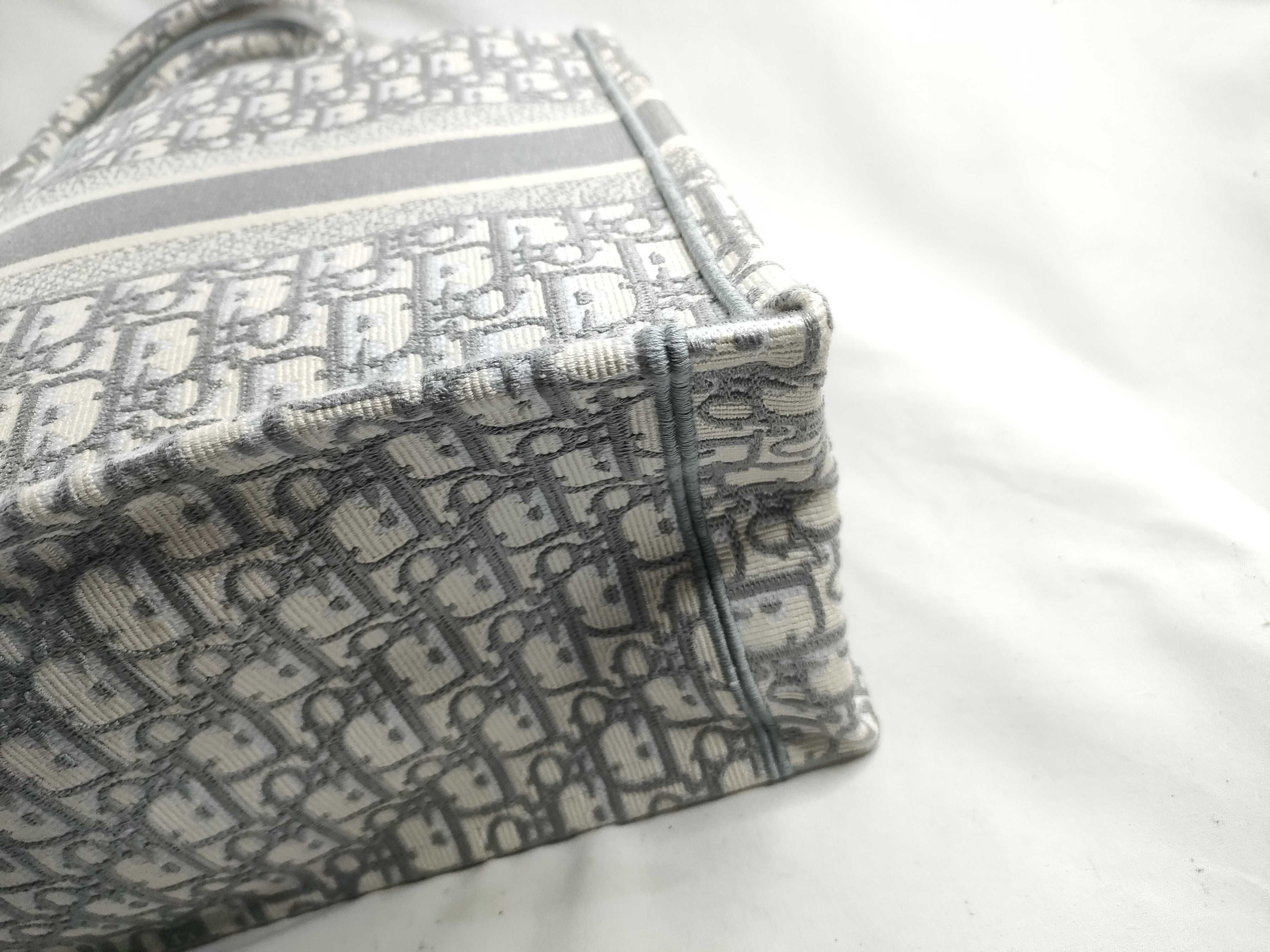 Book Tote Medium M1296ZIRW Oblique Canvas Tote Bag — view 5