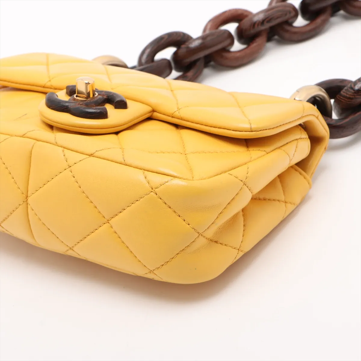 Matelasse Lambskin Chain Shoulder Bag Wood Yellow Gold Hardware XTG095T4 Random Plate — view 3