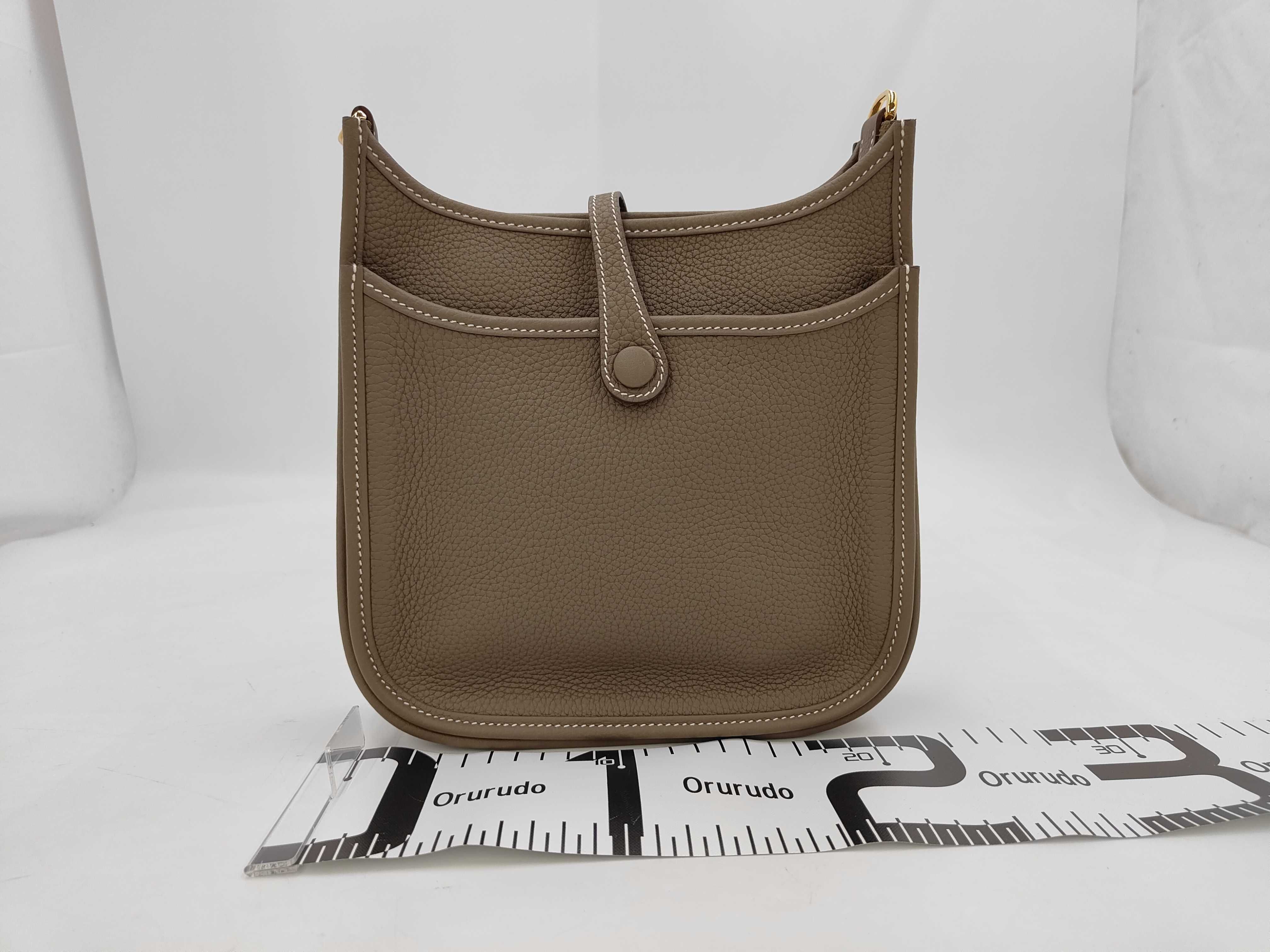 Evelyne 23 Handbag in Etoupe Taurillon Clemence Leather with Gold Hardware (G Stamp) — view 2