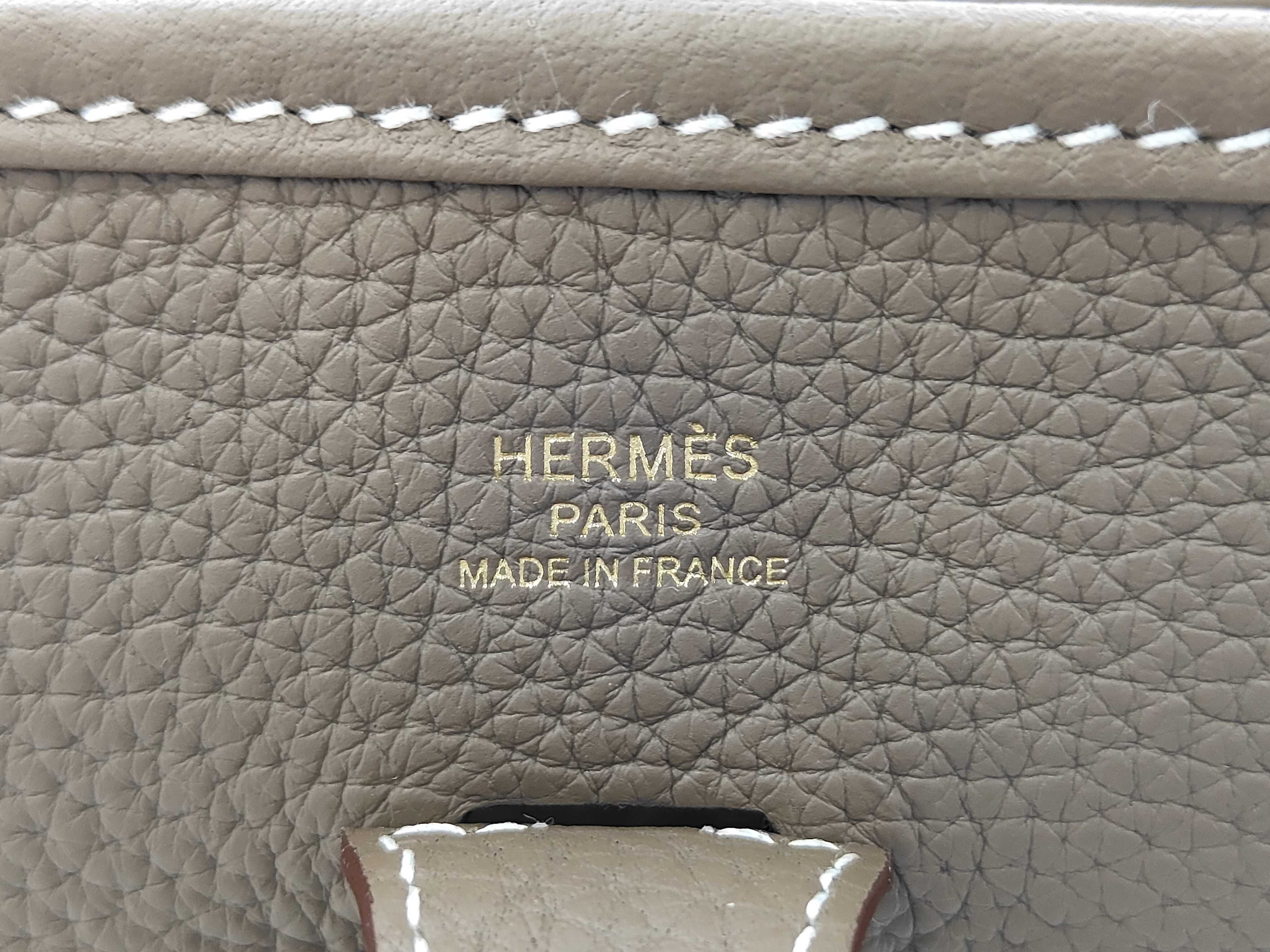 Evelyne 23 Handbag in Etoupe Taurillon Clemence Leather with Gold Hardware (G Stamp) — view 6