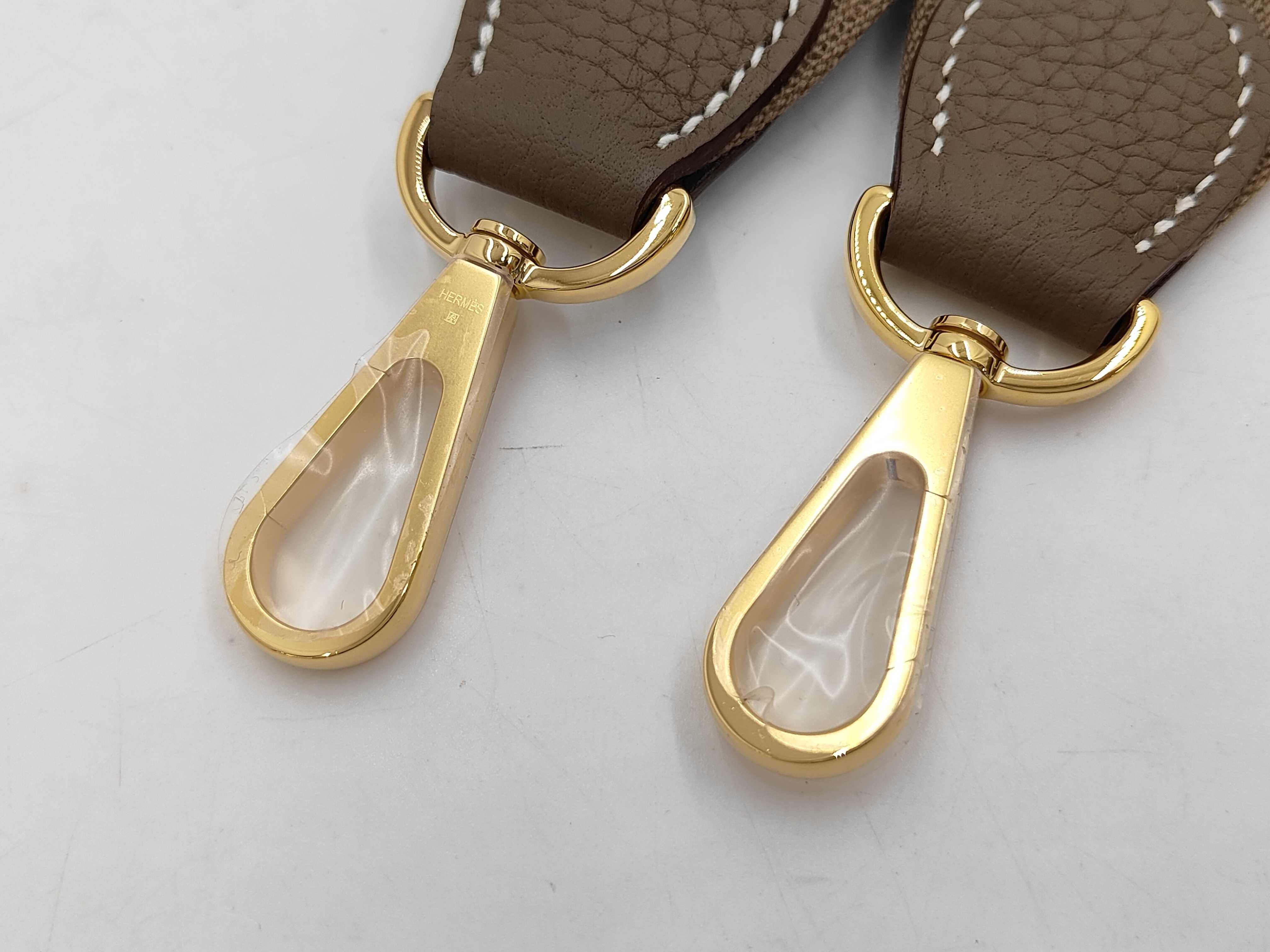 Evelyne 23 Handbag in Etoupe Taurillon Clemence Leather with Gold Hardware (G Stamp) — view 9