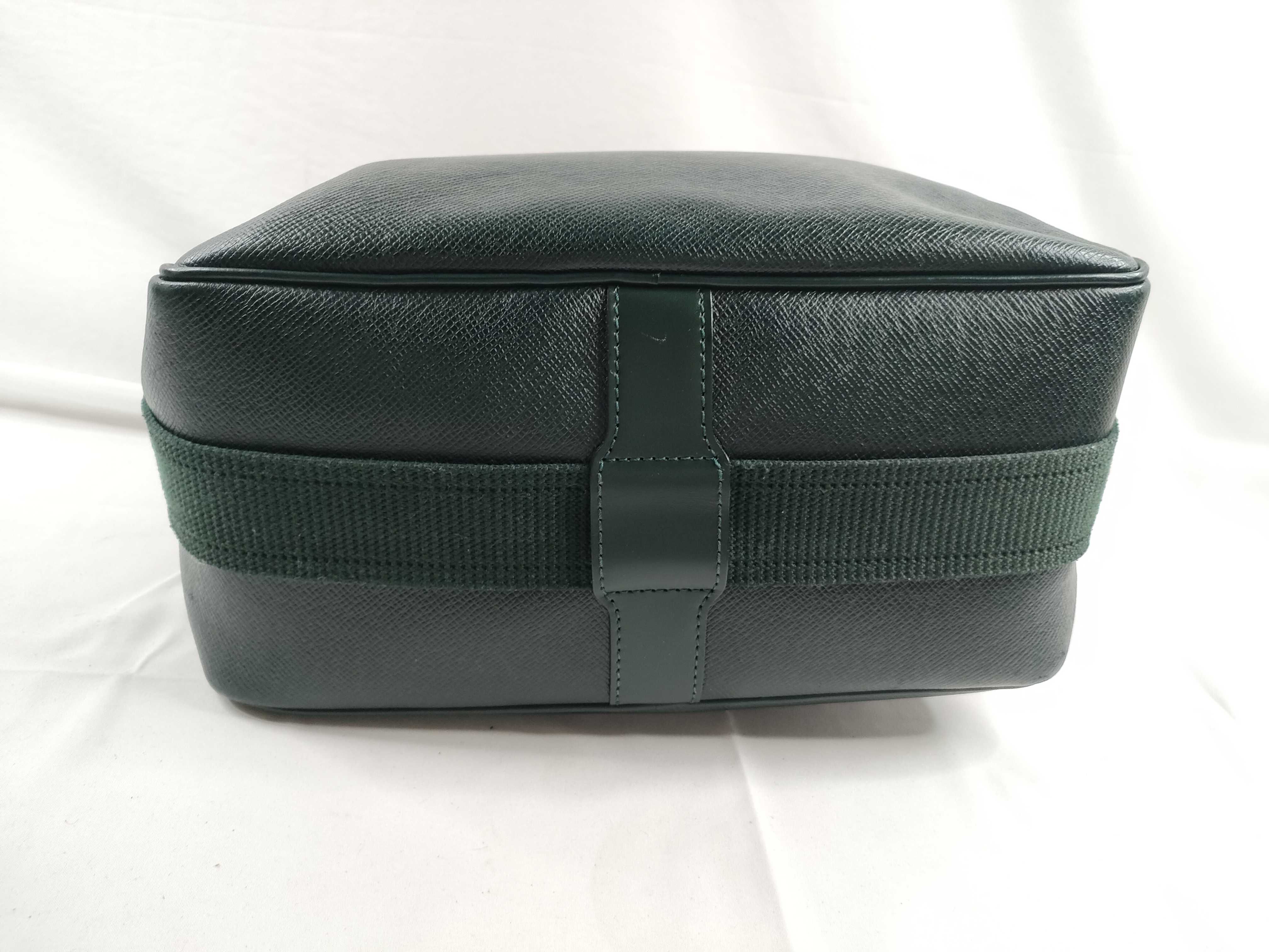 Taiga Louis Vuitton Taiga Reporter Leather Shoulder Bag Serial Shoulder Bag — view 4