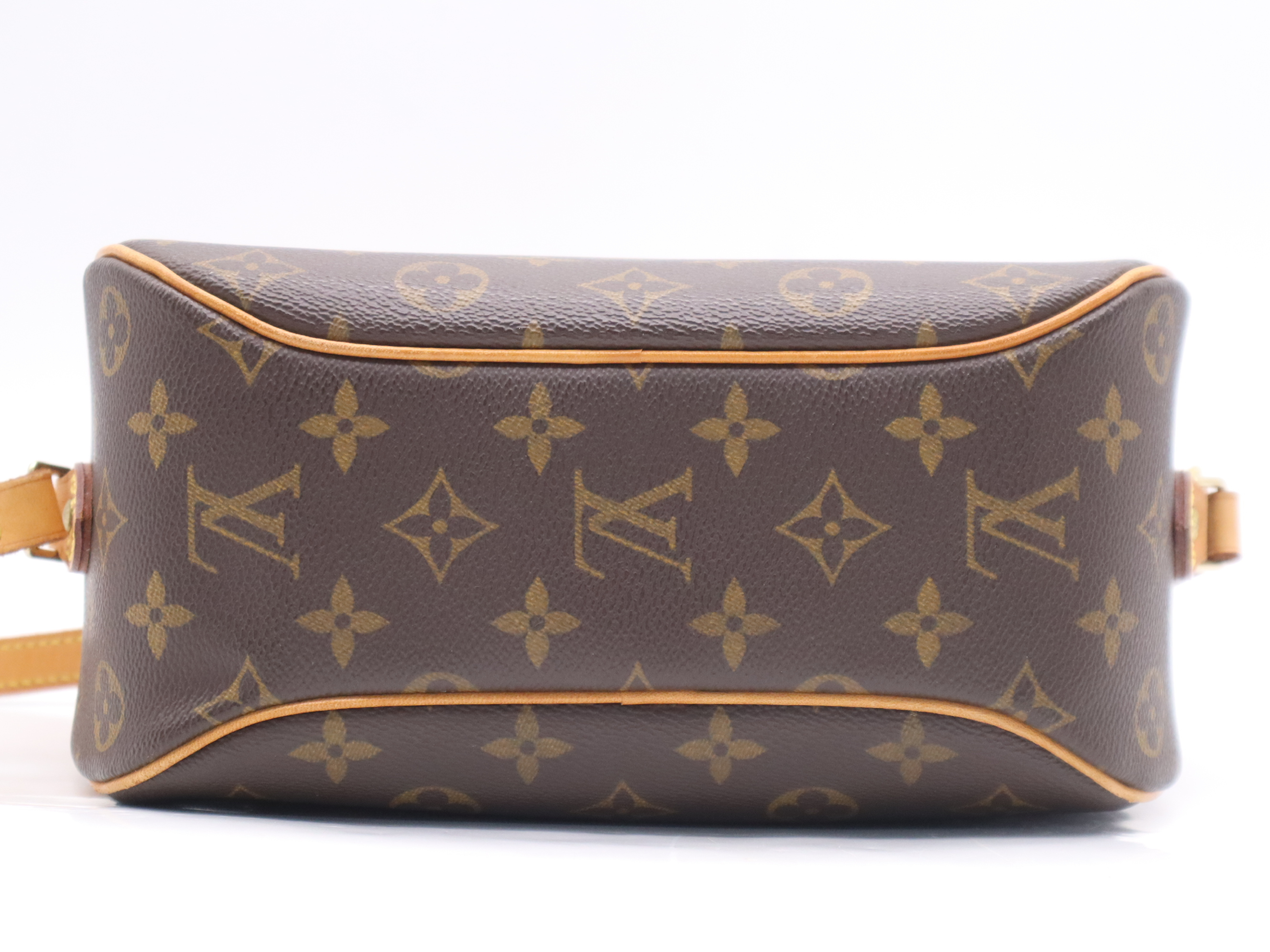 M51221 Monogram Blois Shoulder Bag — view 4