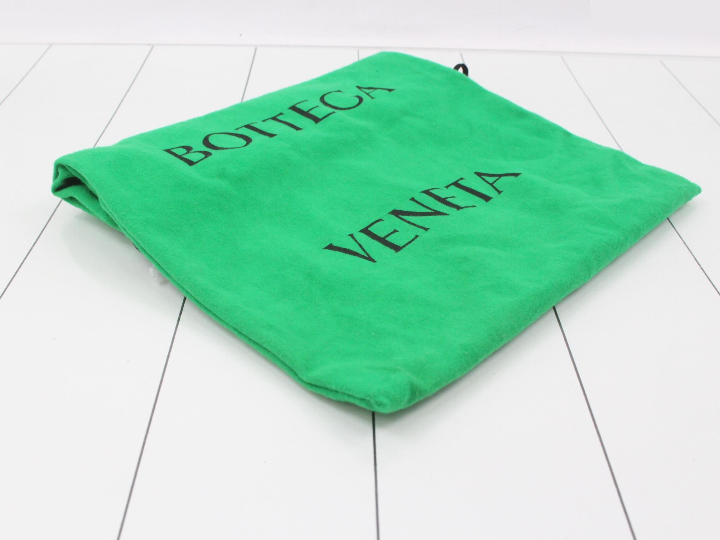 Intrecciato (Bag) Shoulder Bag, Small Cassette, Green — view 7