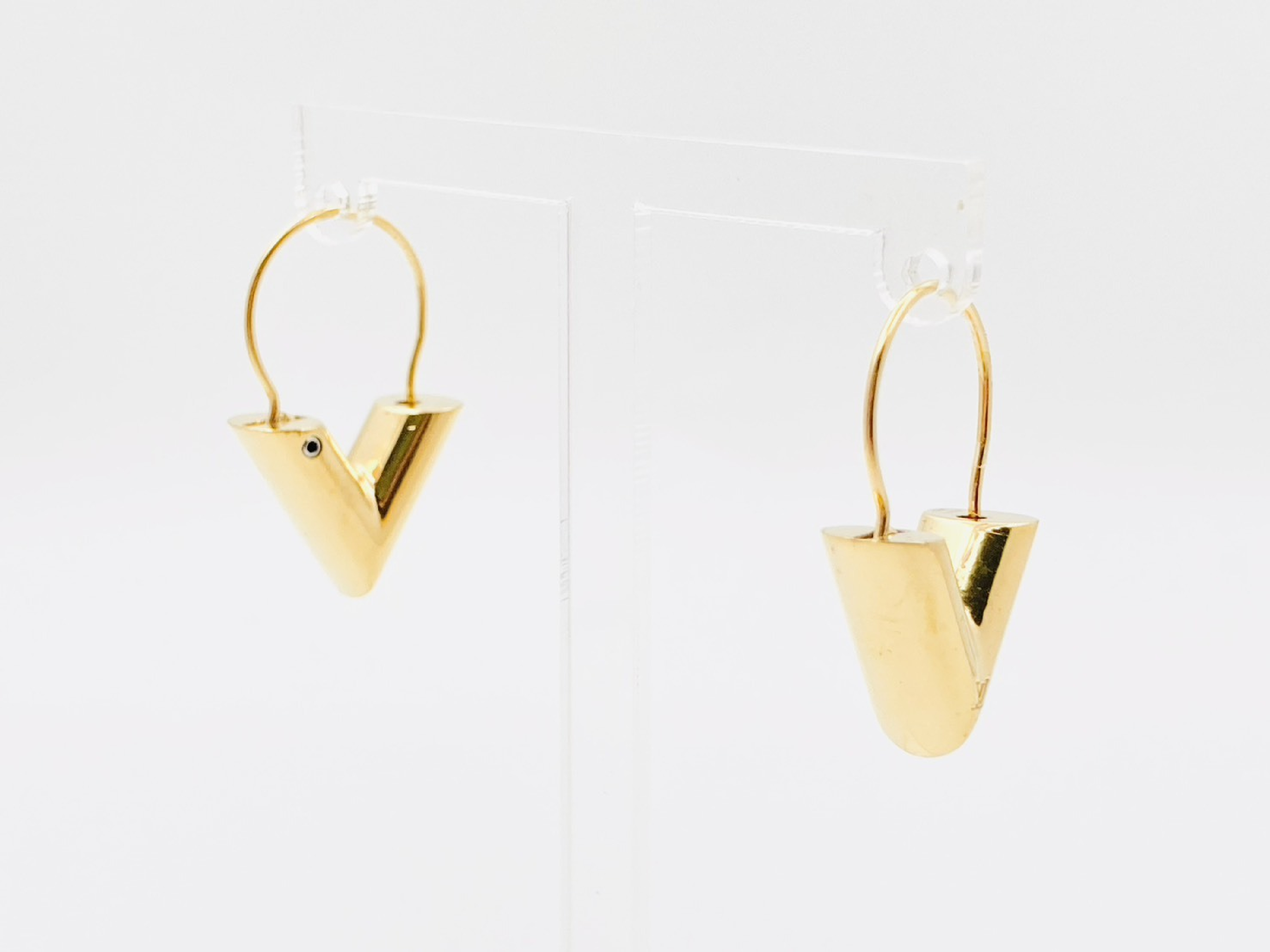 M61088 Essential V Hoop Earrings Gold LE0260 Earrings