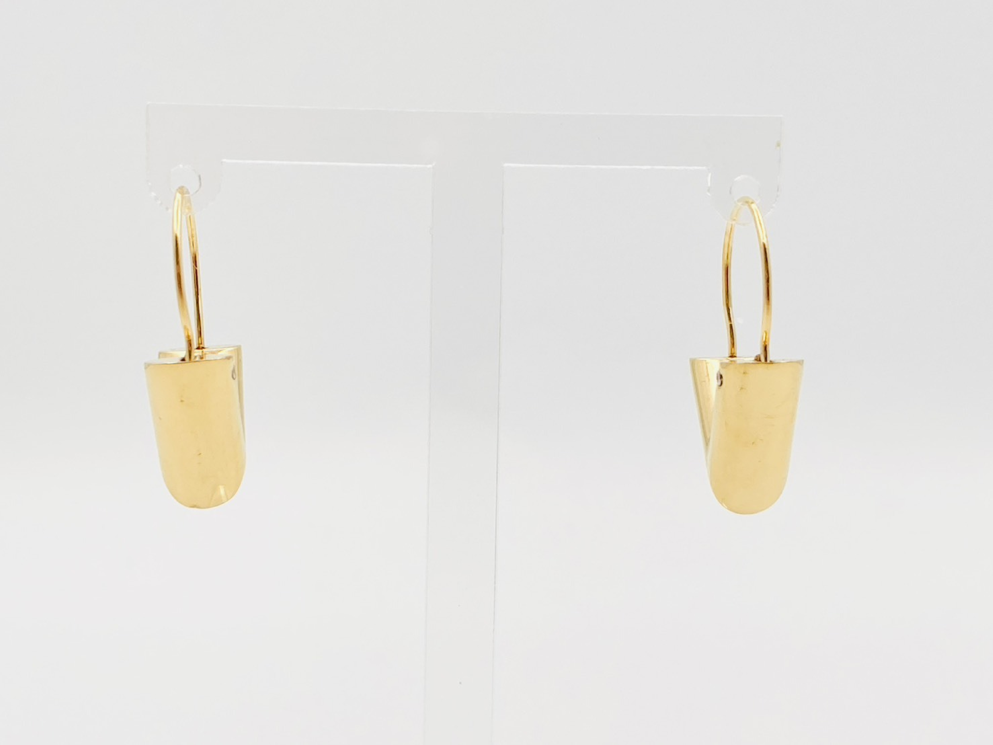 M61088 Essential V Hoop Earrings Gold LE0260 Earrings — view 2