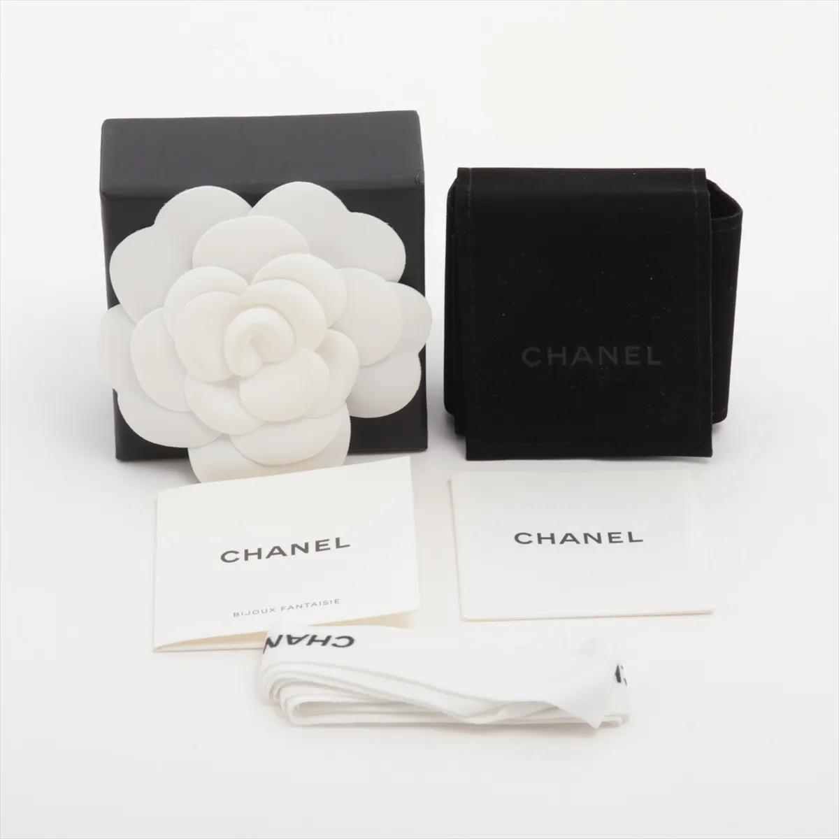 Coco Mark Flower C22V Earrings (Pair) Metal x Rhinestone Silver - — view 6