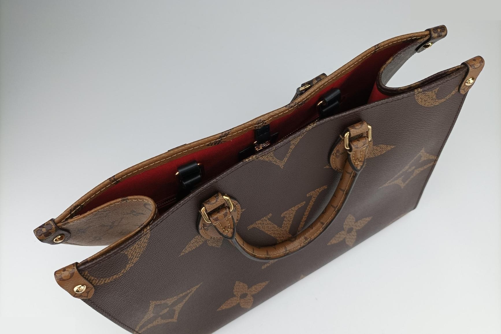 OnTheGo MM Monogram Canvas Monogram/Brown — view 10