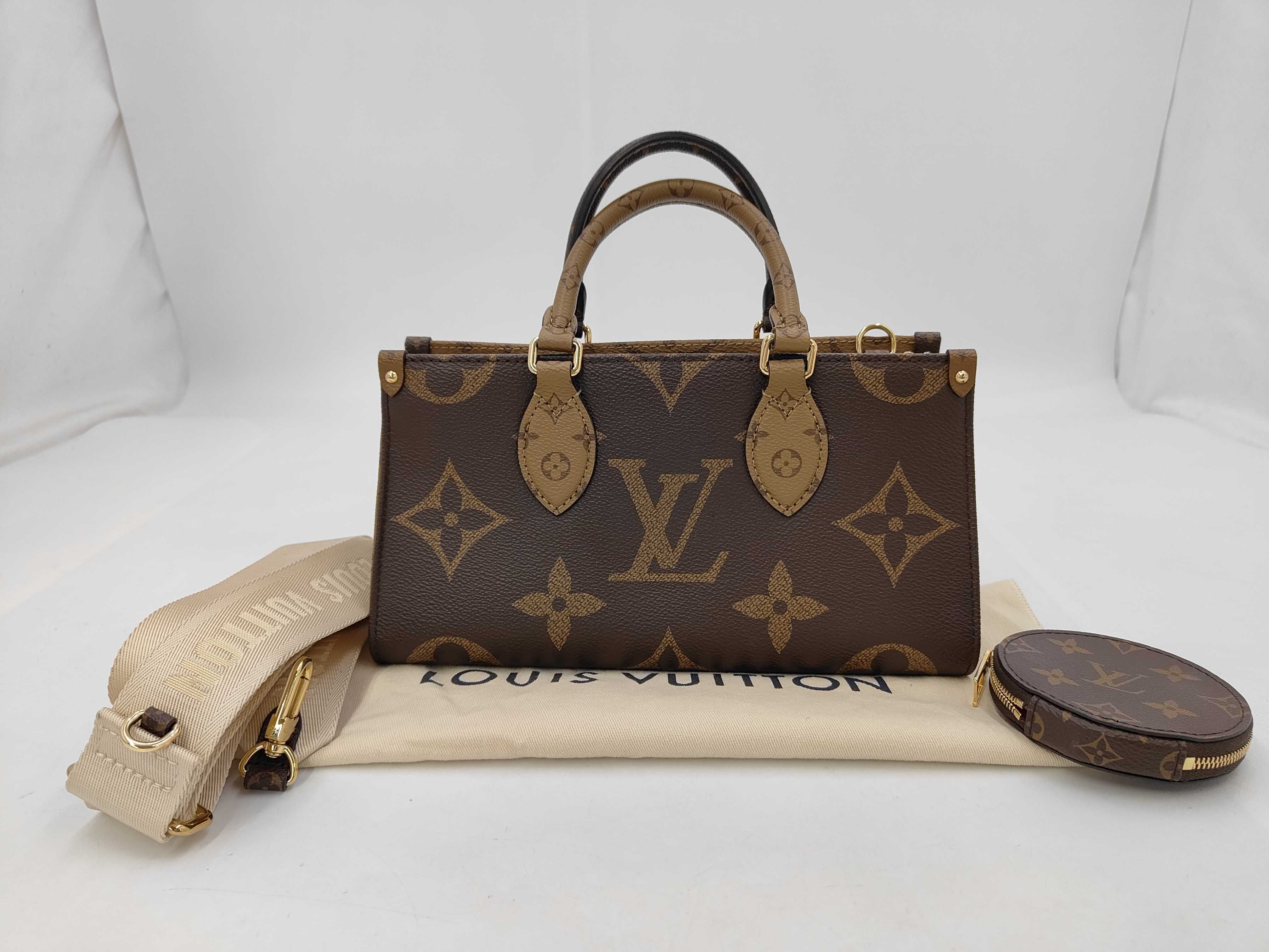 M46653 OnTheGo EW Monogram Giant Handbag
