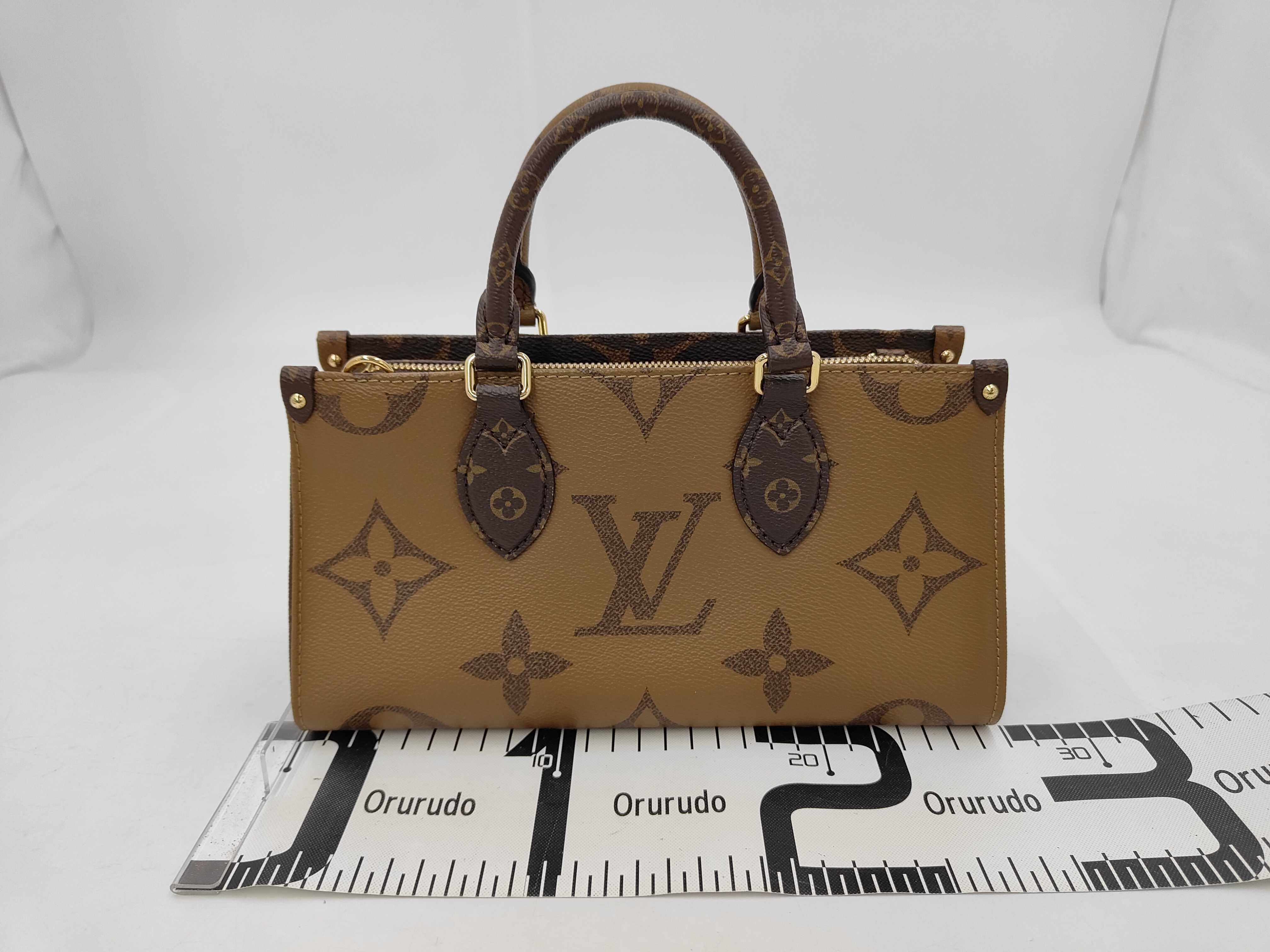 M46653 OnTheGo EW Monogram Giant Handbag — view 2