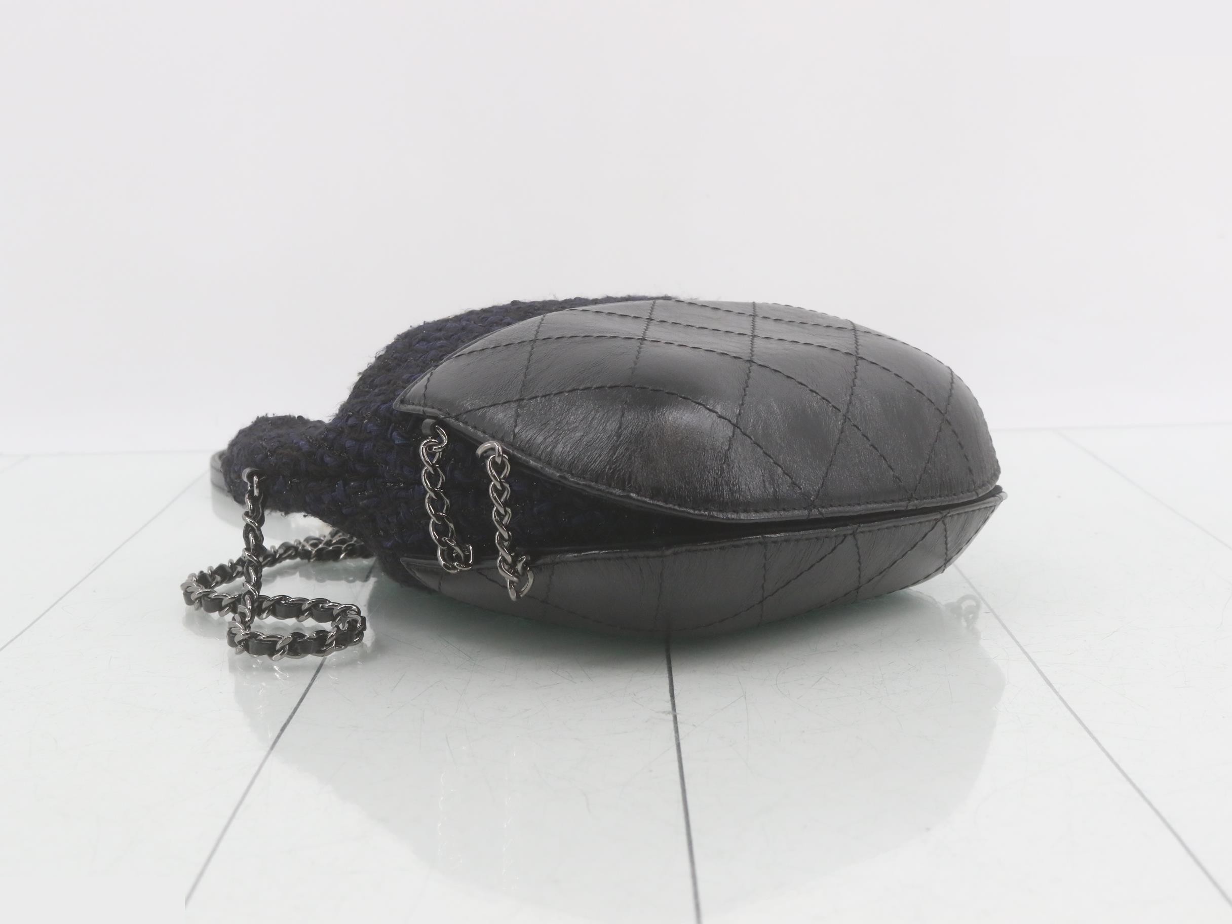 Gabrielle de Chanel Tweed x Leather Bucket Bag with Chain Shoulder Strap — view 5