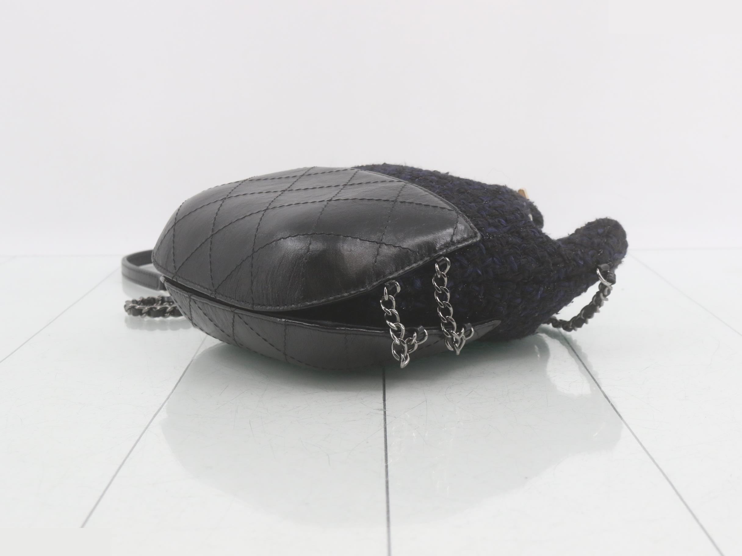 Gabrielle de Chanel Tweed x Leather Bucket Bag with Chain Shoulder Strap — view 6