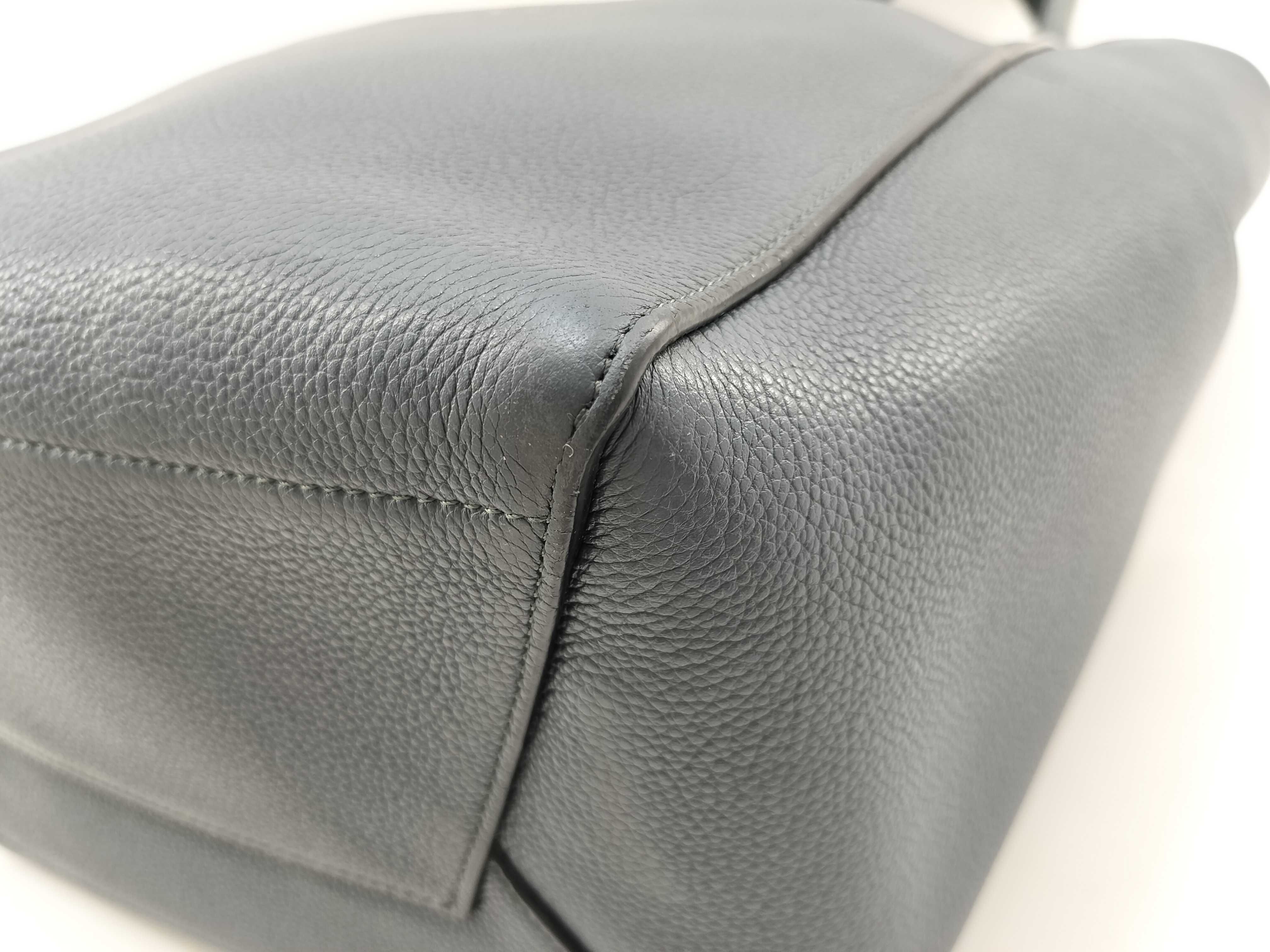 Sangle Bucket Shoulder Bag Leather Shoulder Bag — view 4