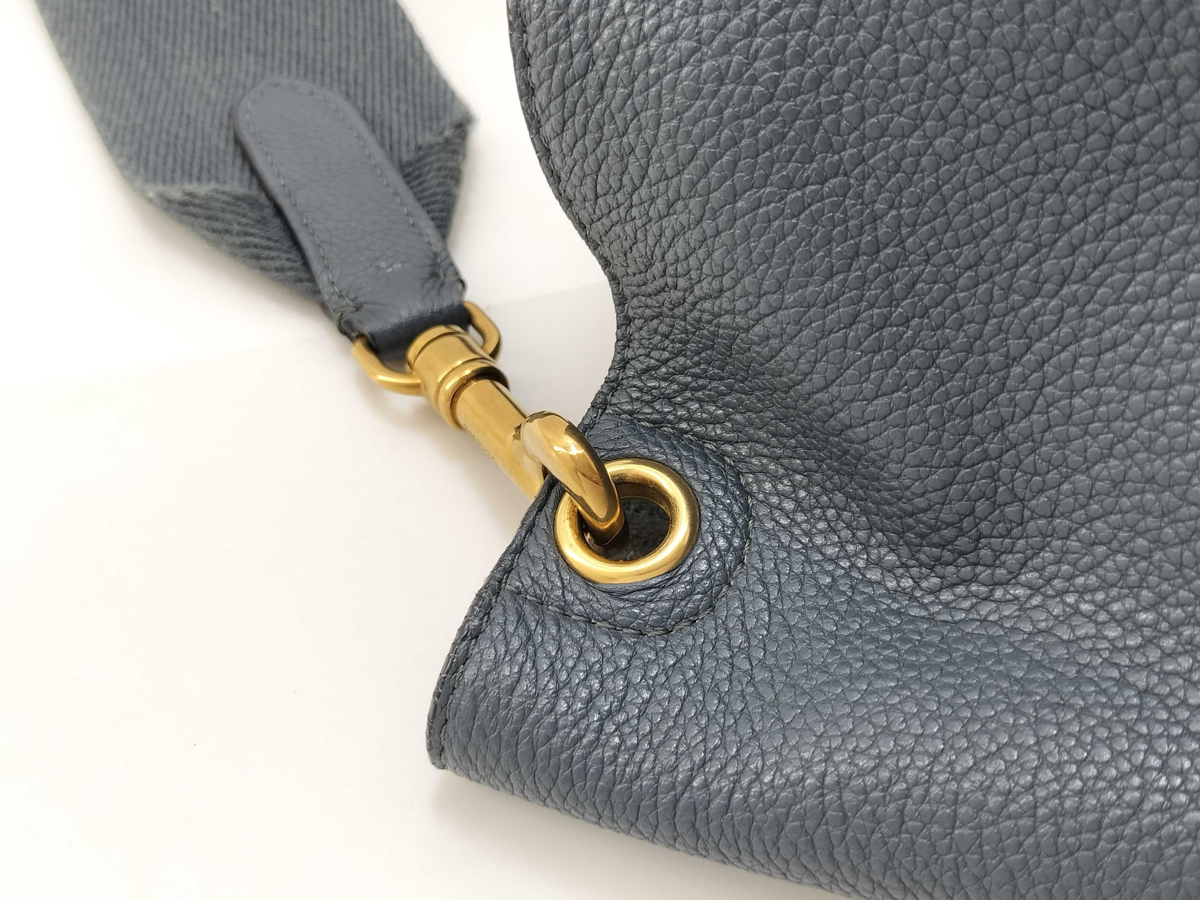 Sangle Bucket Shoulder Bag Leather Shoulder Bag — view 5