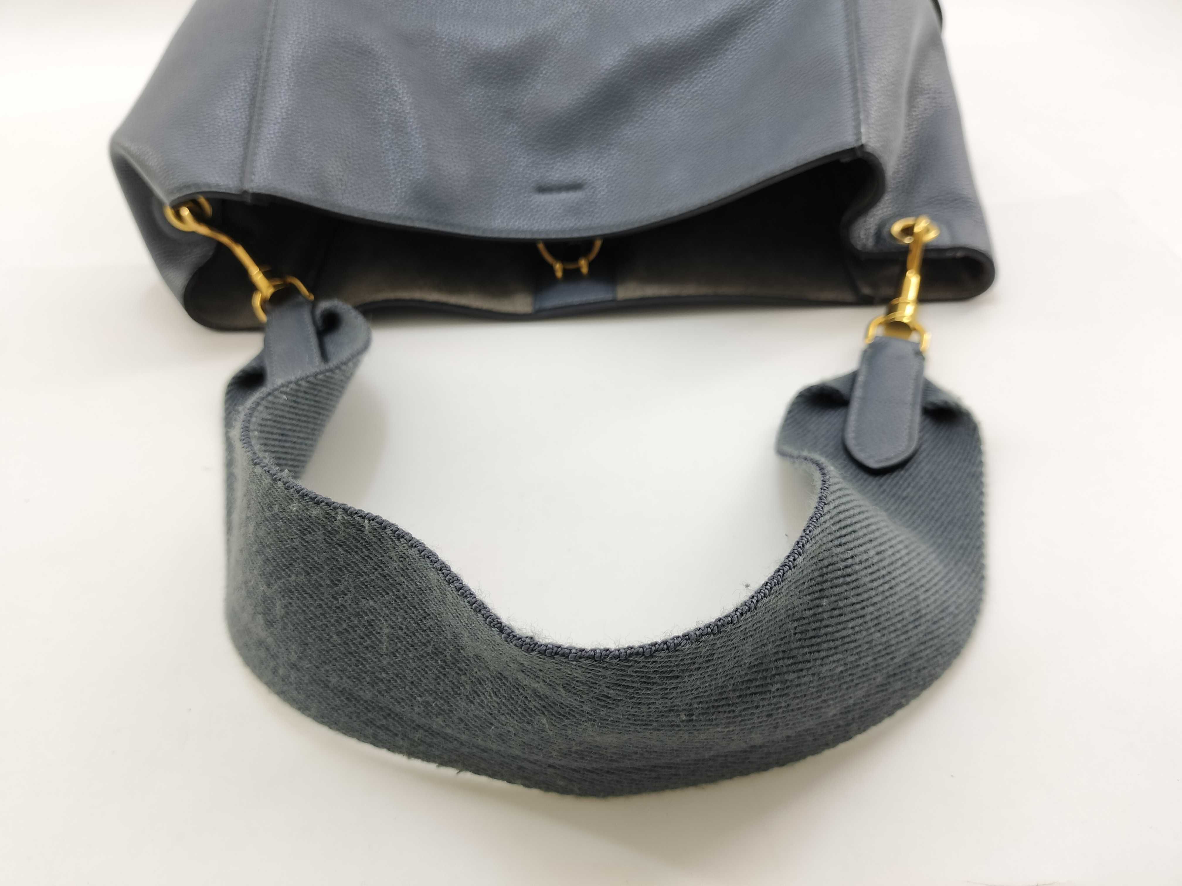 Sangle Bucket Shoulder Bag Leather Shoulder Bag — view 6