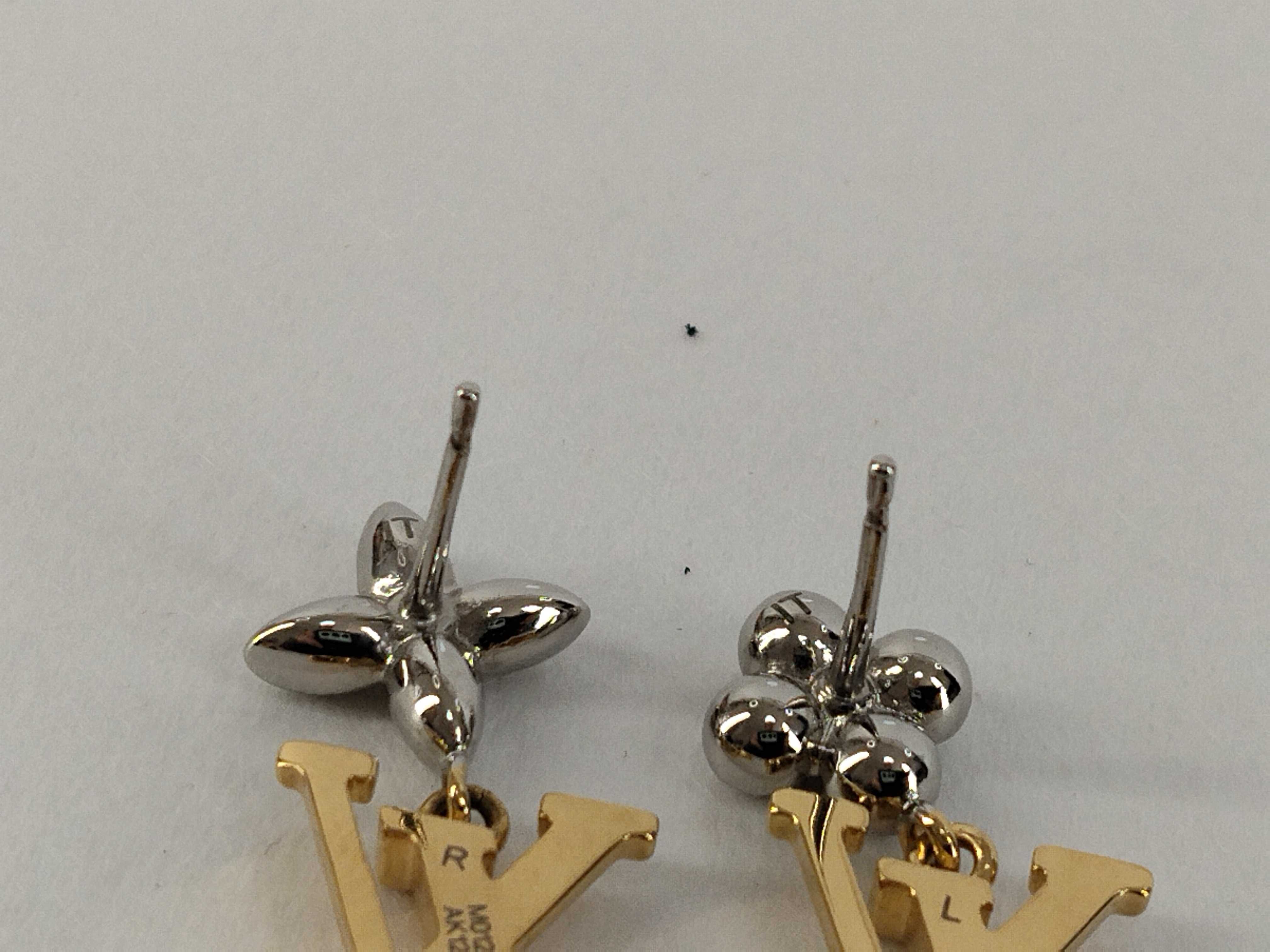 Iconic Flower Earrings M01287 Accessories: Box, Dust Bag, Earrings — view 3