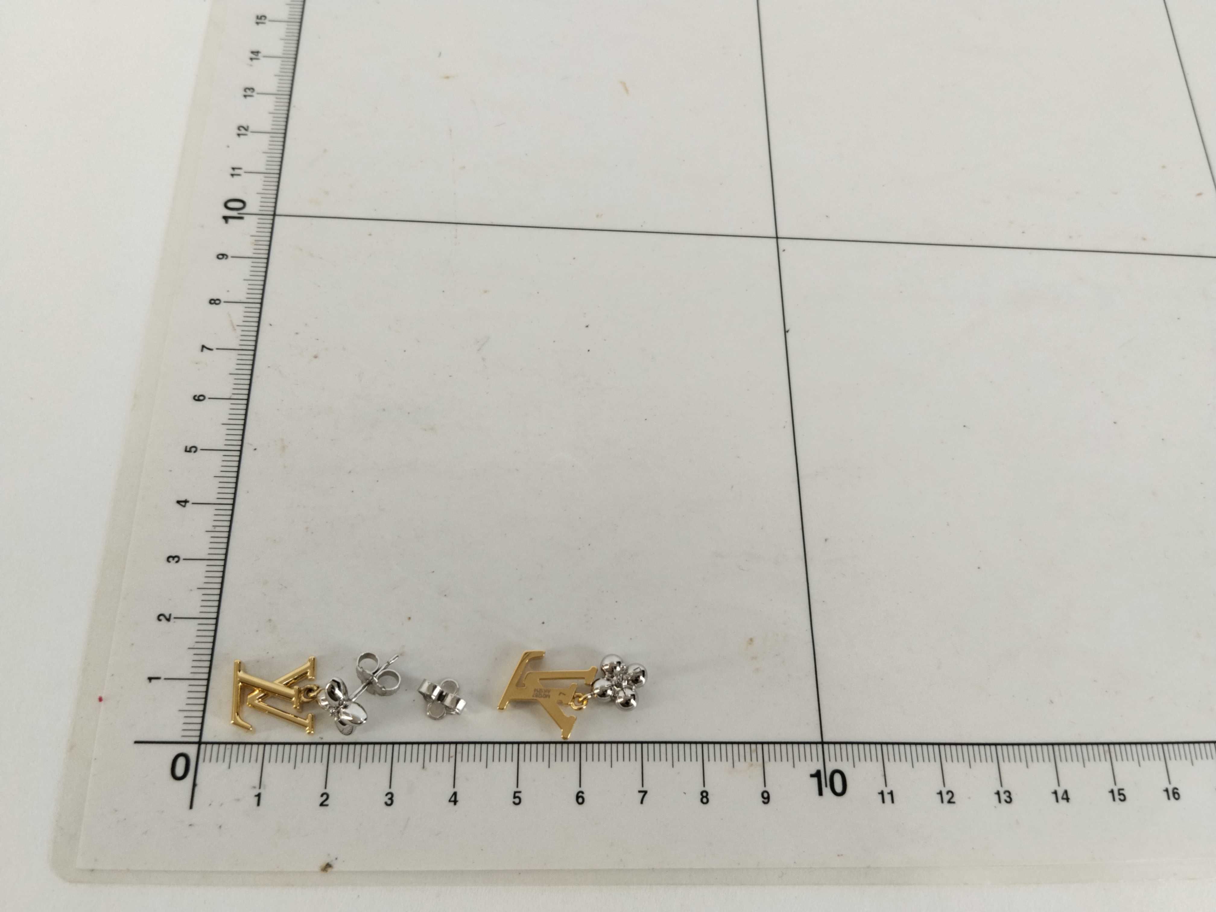 Iconic Flower Earrings M01287 Accessories: Box, Dust Bag, Earrings — view 9