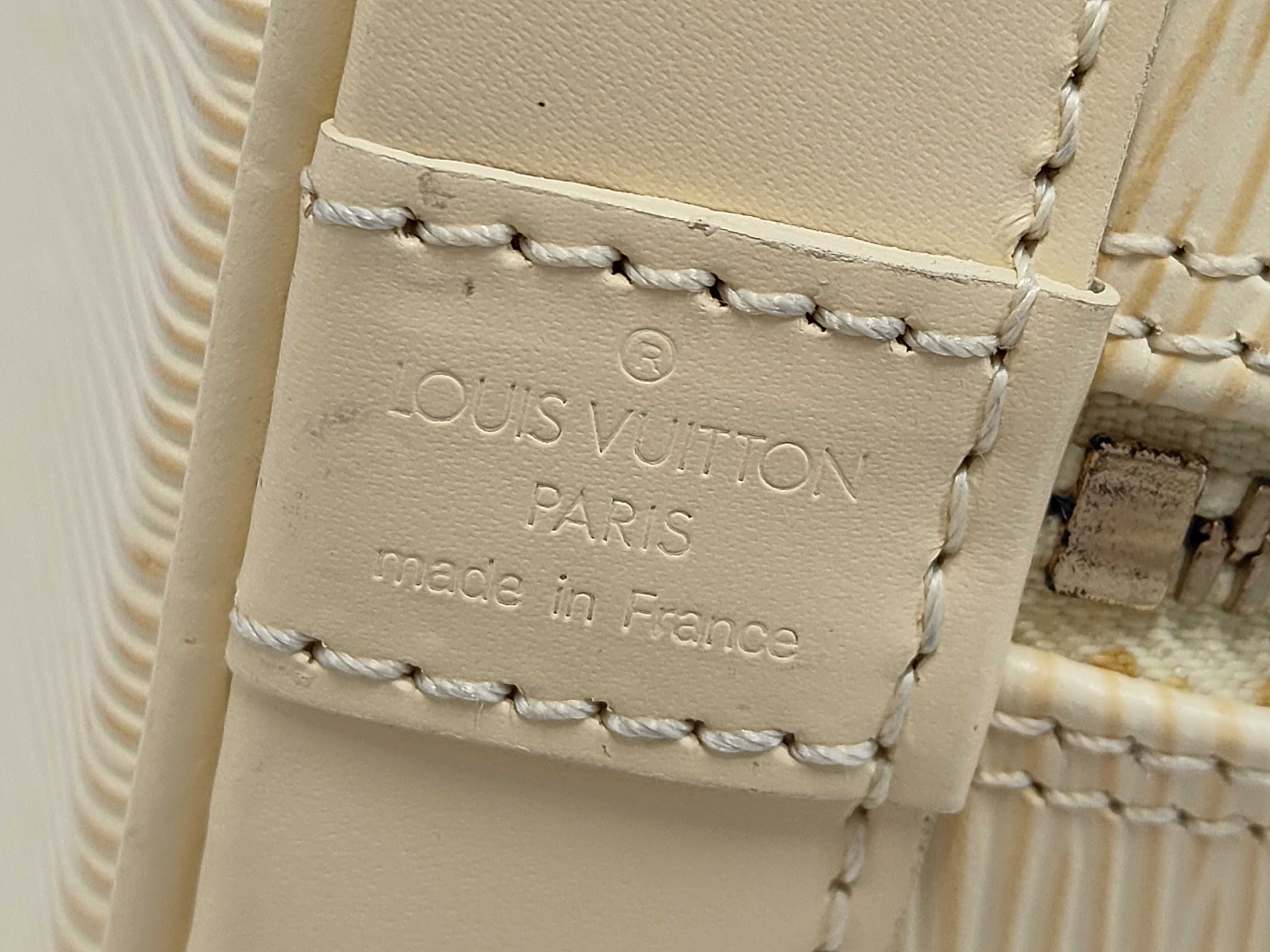 Epi Alma Cream-colored Handbag — view 8