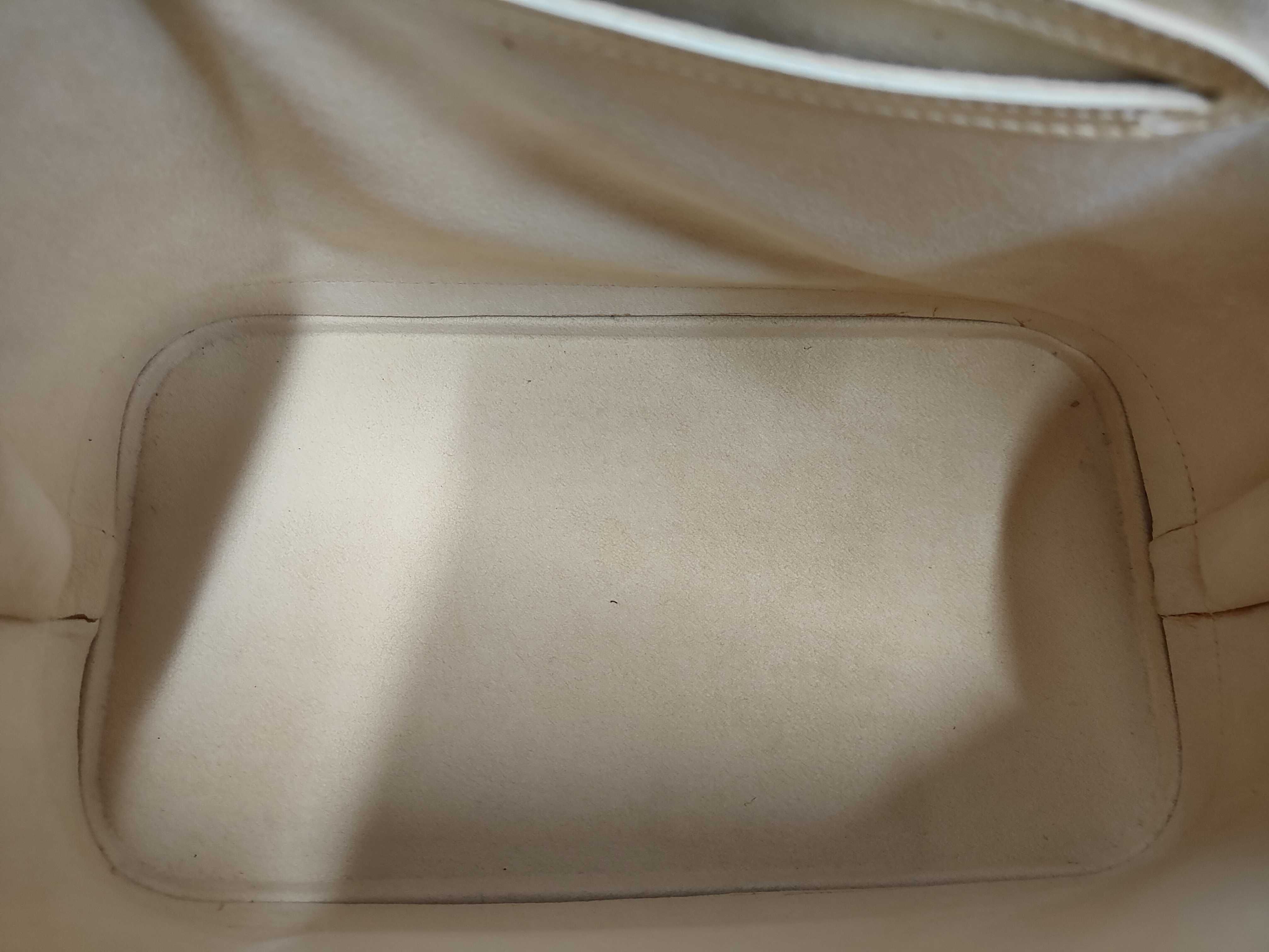 Epi Alma Cream-colored Handbag — view 9