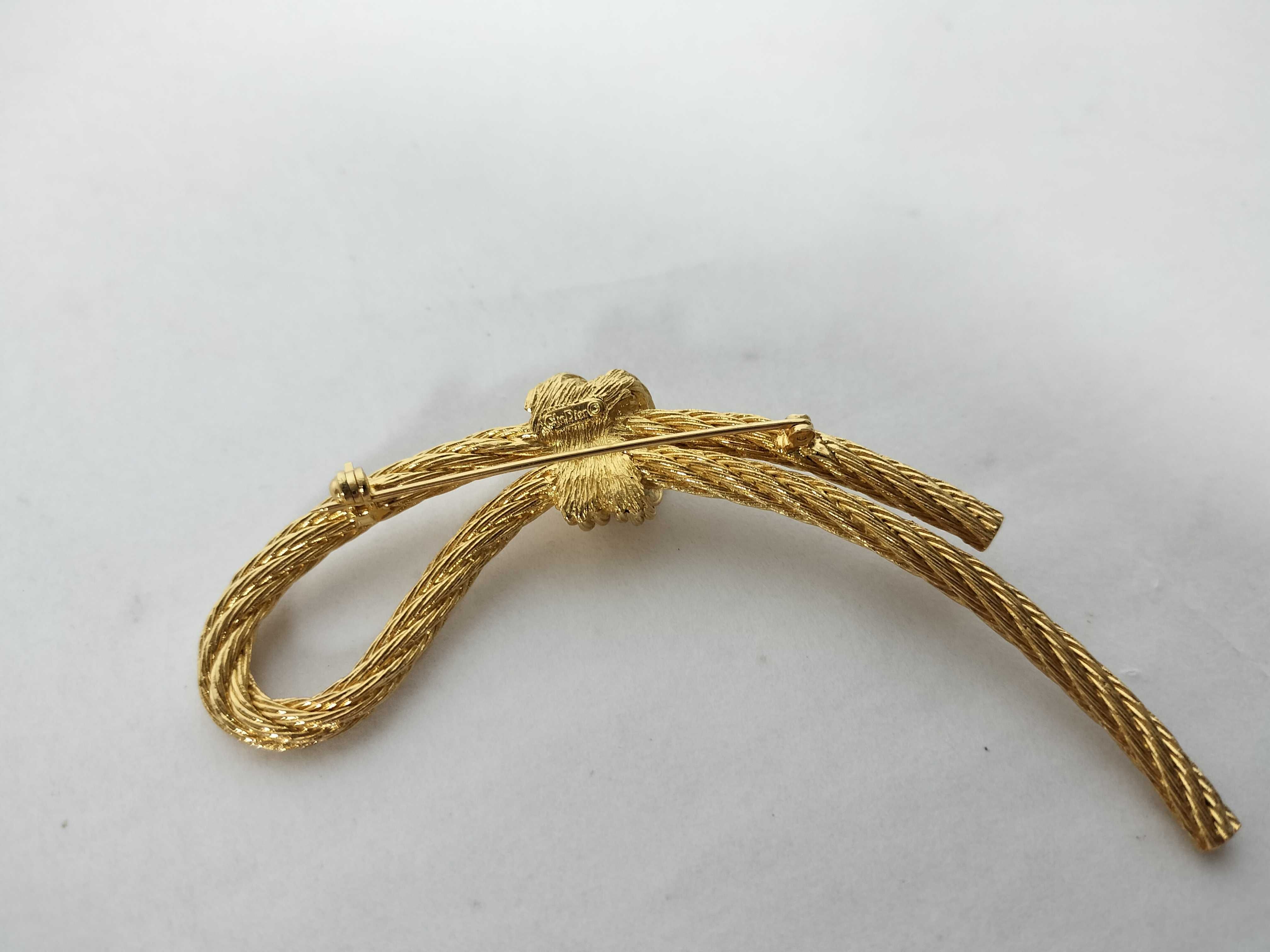 Christian Brooch, Rope Motif Gold Brooch — view 2