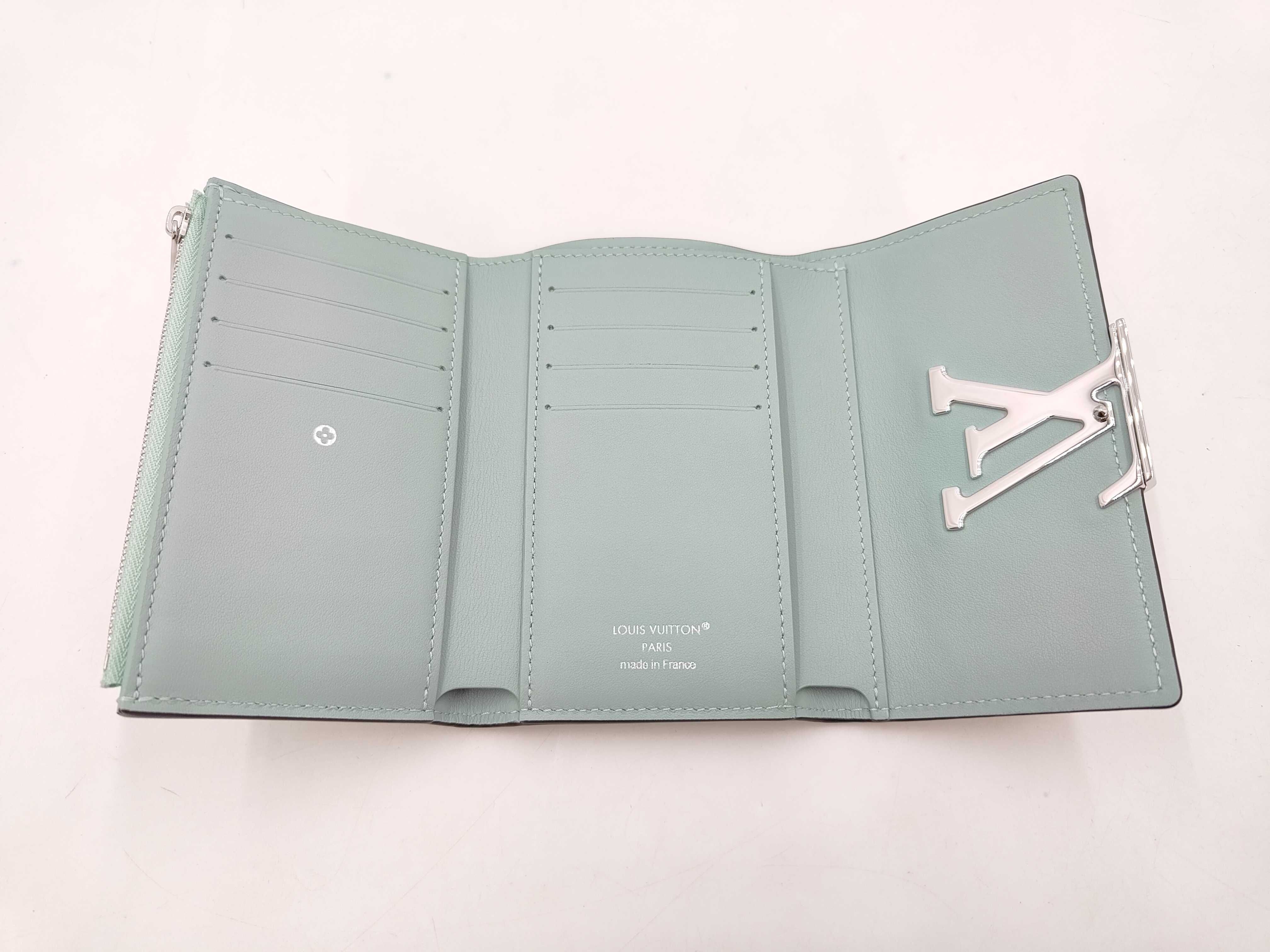 Capucines Tri-fold Wallet, Retail Price: ¥260,700 — view 4