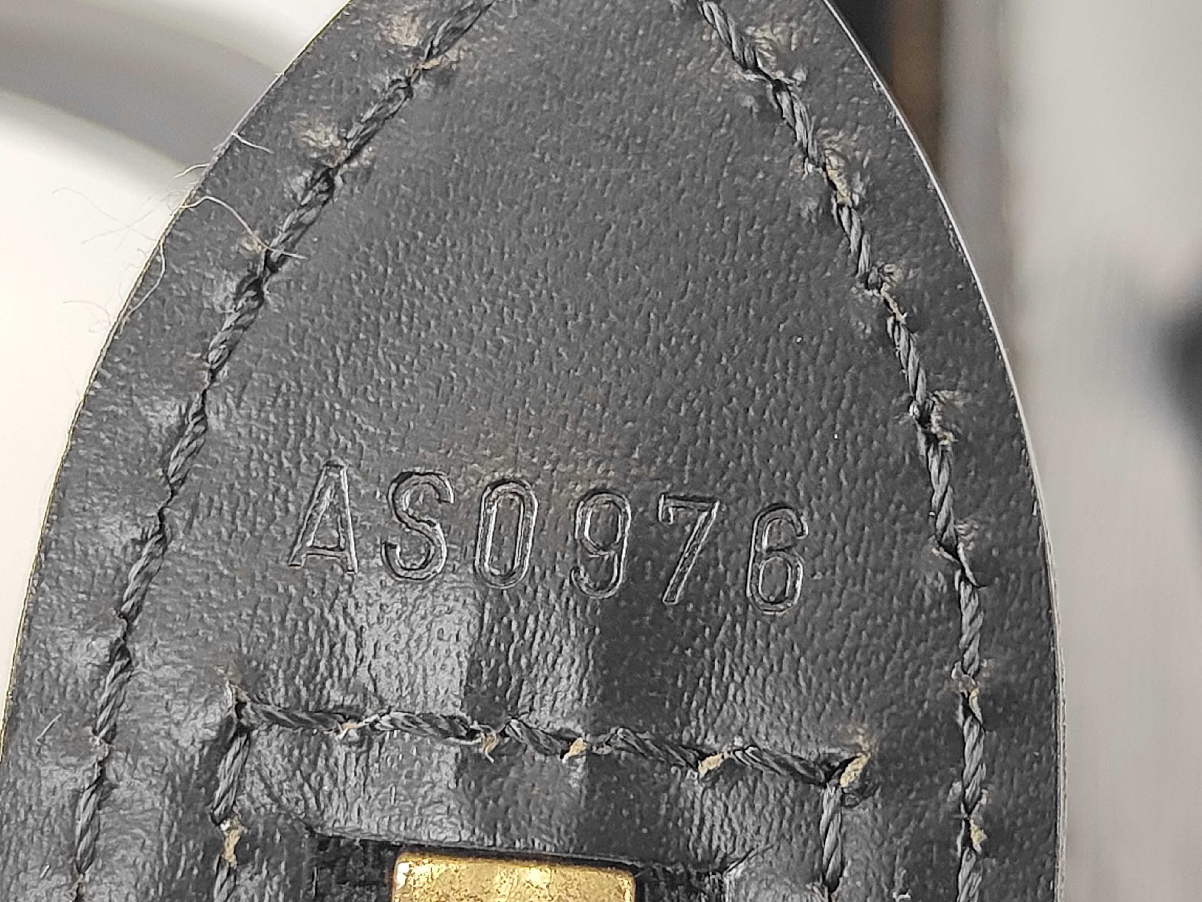 Epi M52262 Saint Jacques Shopping Black Handbag — view 12