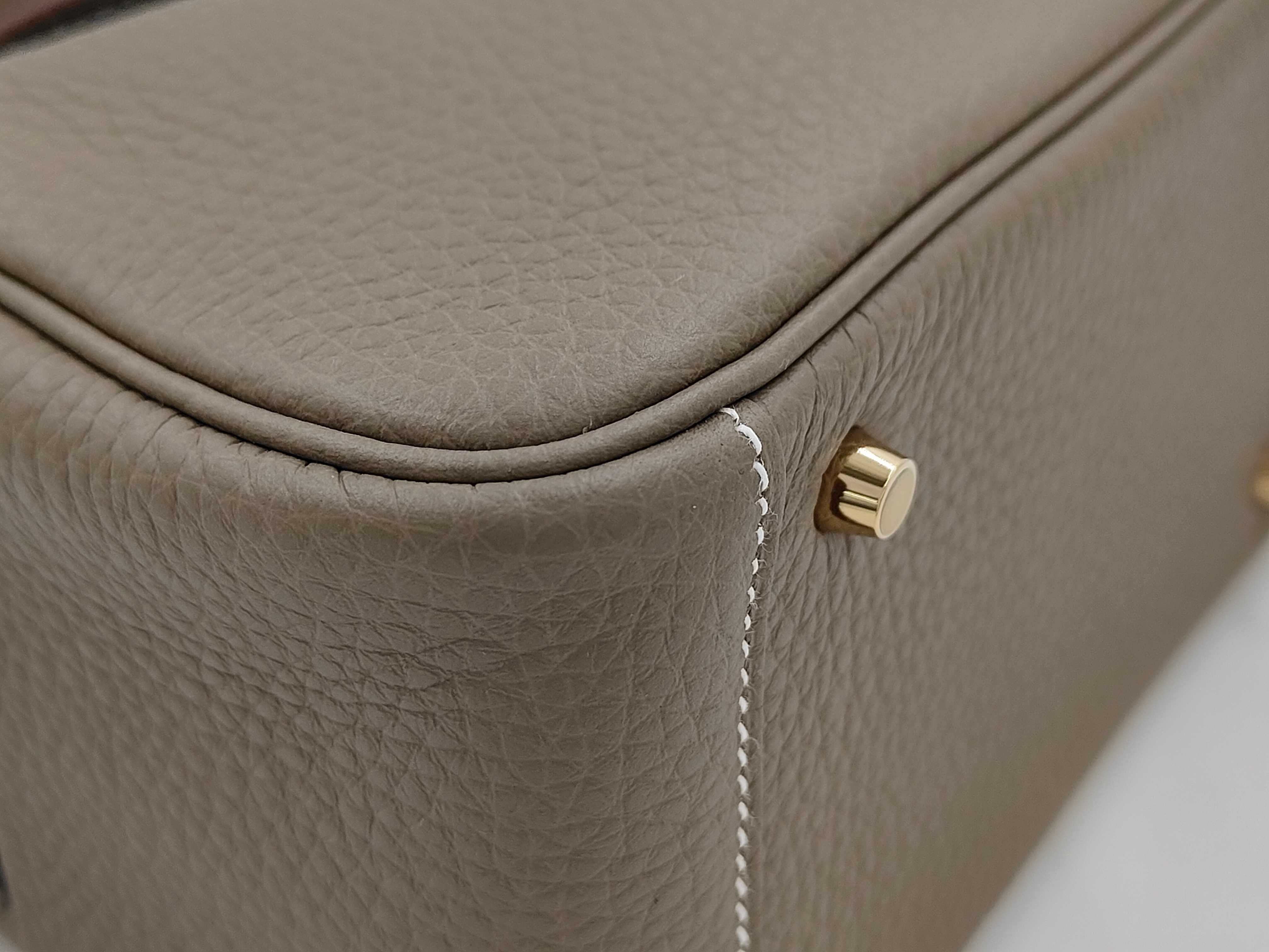 Lindy Mini bag in Taurillon Clemence leather, Etoupe color, gold hardware, G stamp. — view 4