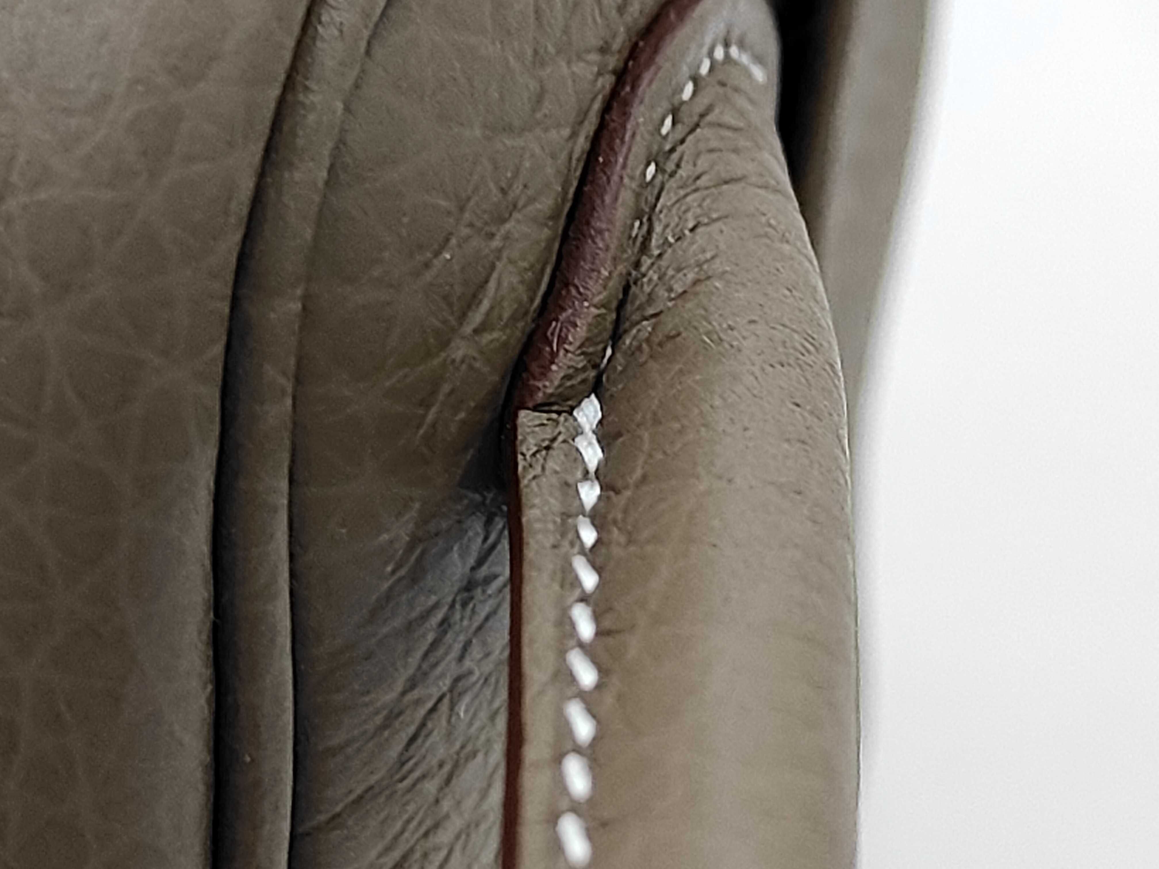 Lindy Mini bag in Taurillon Clemence leather, Etoupe color, gold hardware, G stamp. — view 6