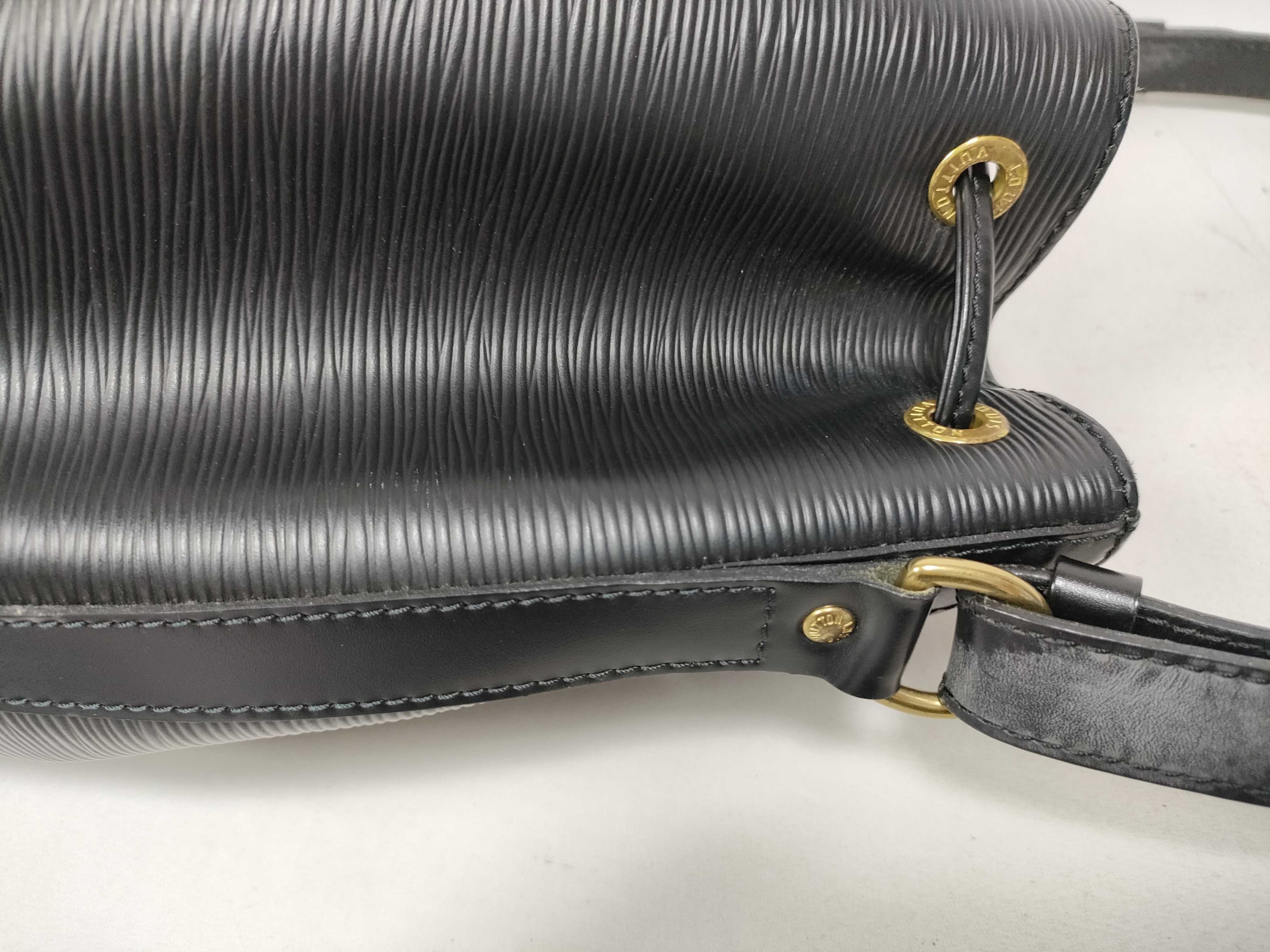 Epi Noir Black Noe Shoulder Bag — view 10