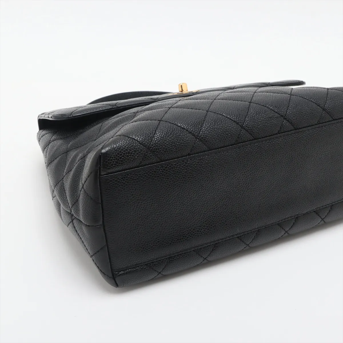 Matelasse caviar skin handbag black gold hardware 6600377 6th series — view 4