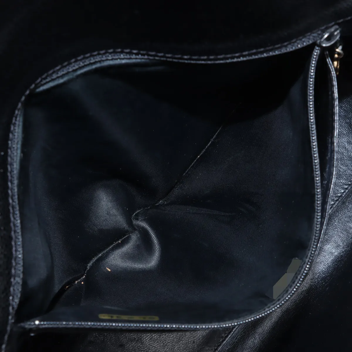 Matelasse caviar skin handbag black gold hardware 6600377 6th series — view 9