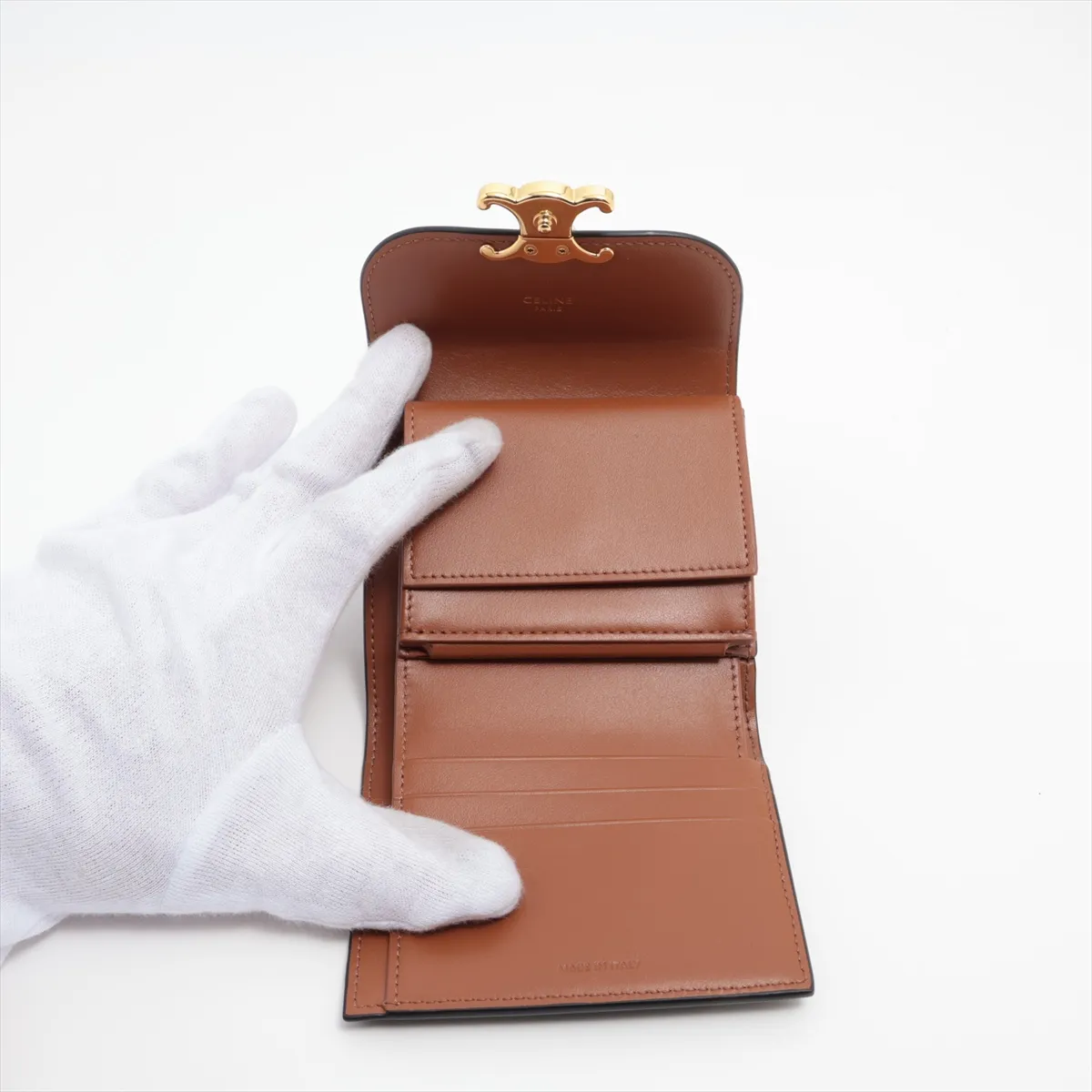 Triomphe Small Flap Wallet Leather Compact Wallet Brown — view 4