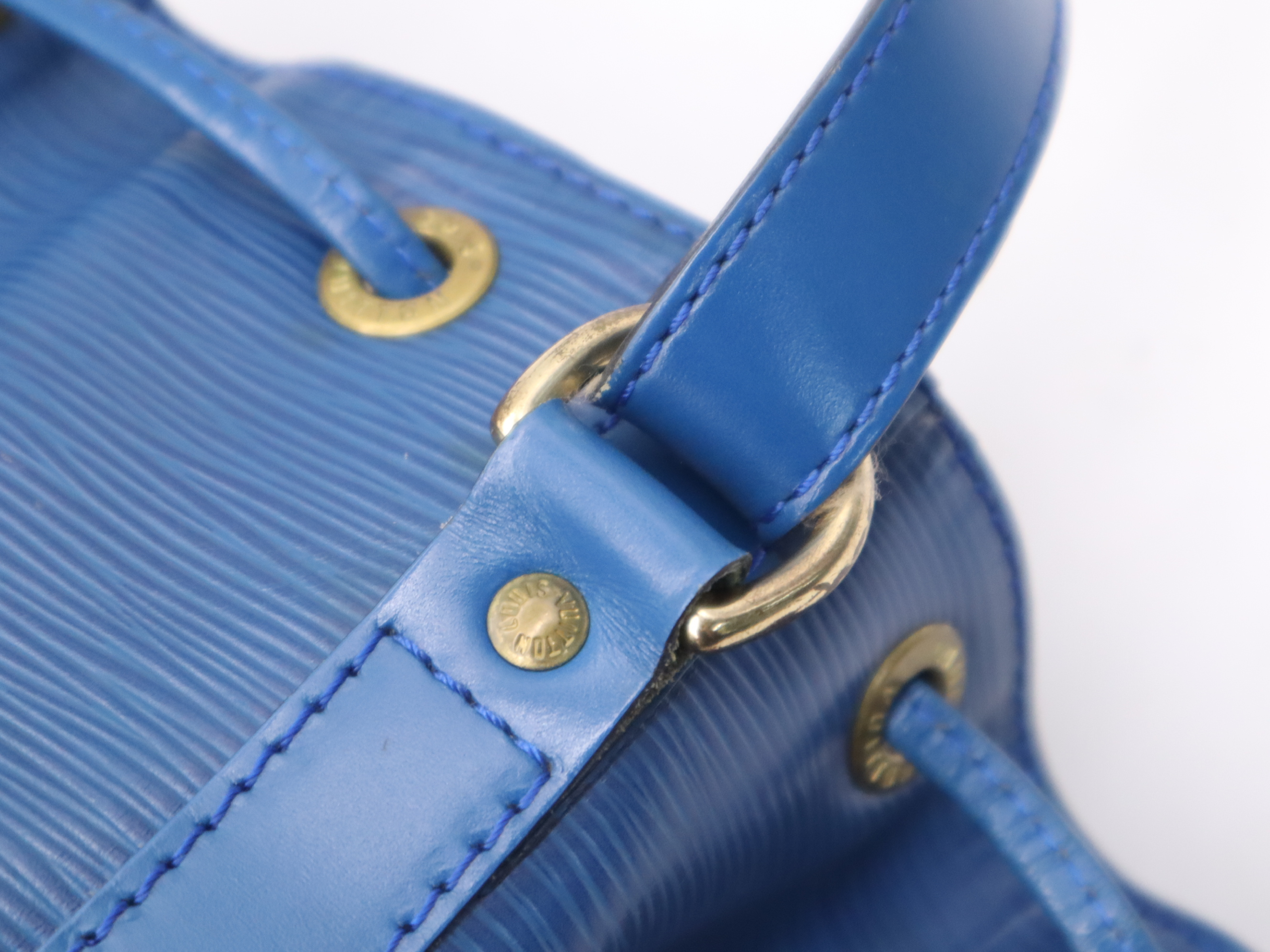 M44005 Epi Noe Toledo Blue Shoulder Bag — view 8