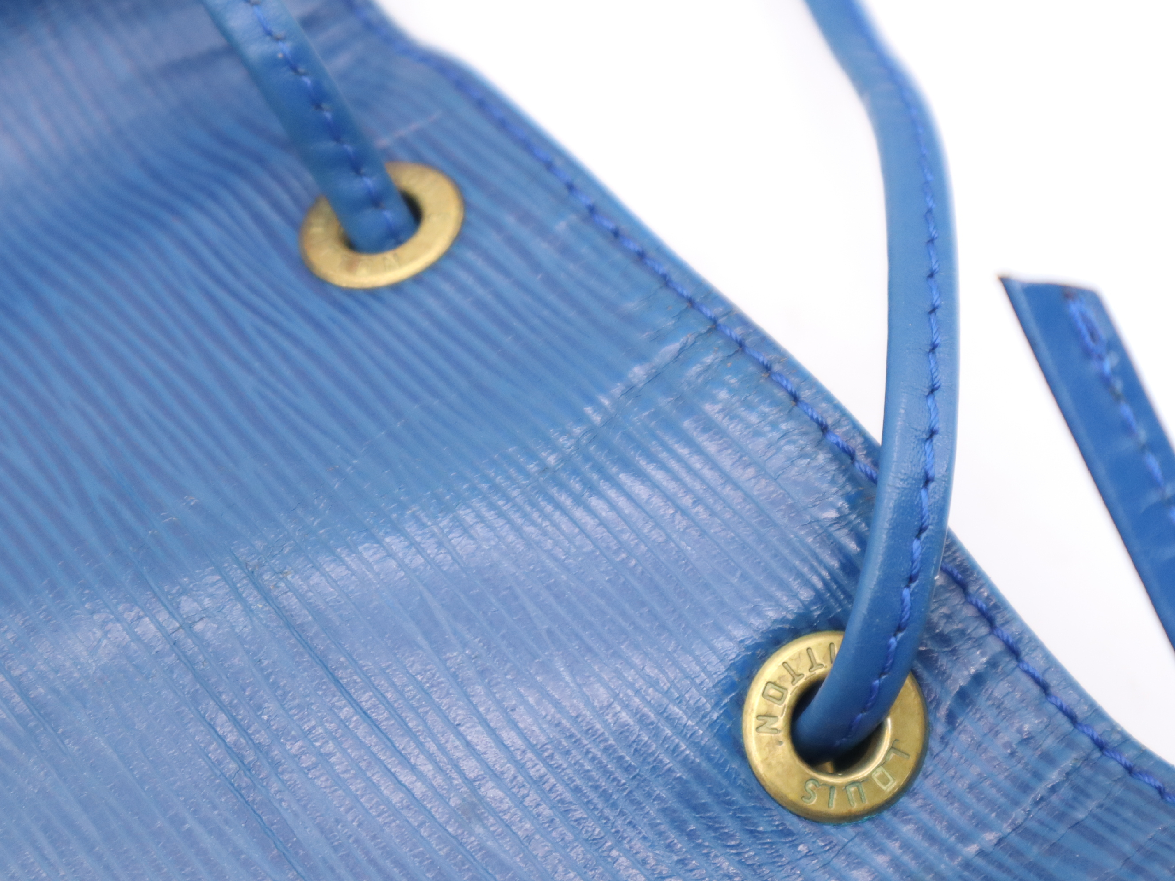 M44005 Epi Noe Toledo Blue Shoulder Bag — view 9