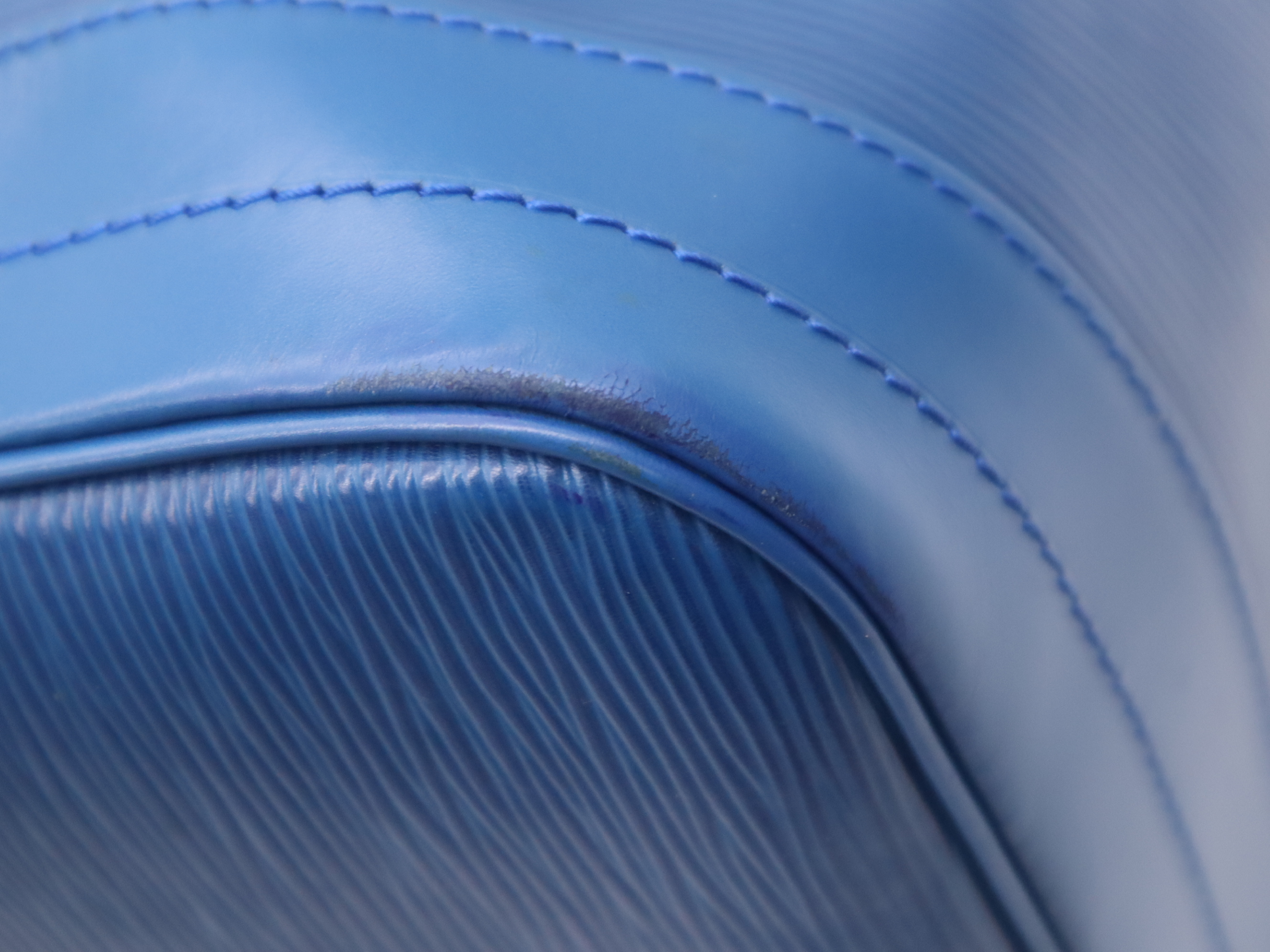 M44005 Epi Noe Toledo Blue Shoulder Bag — view 10