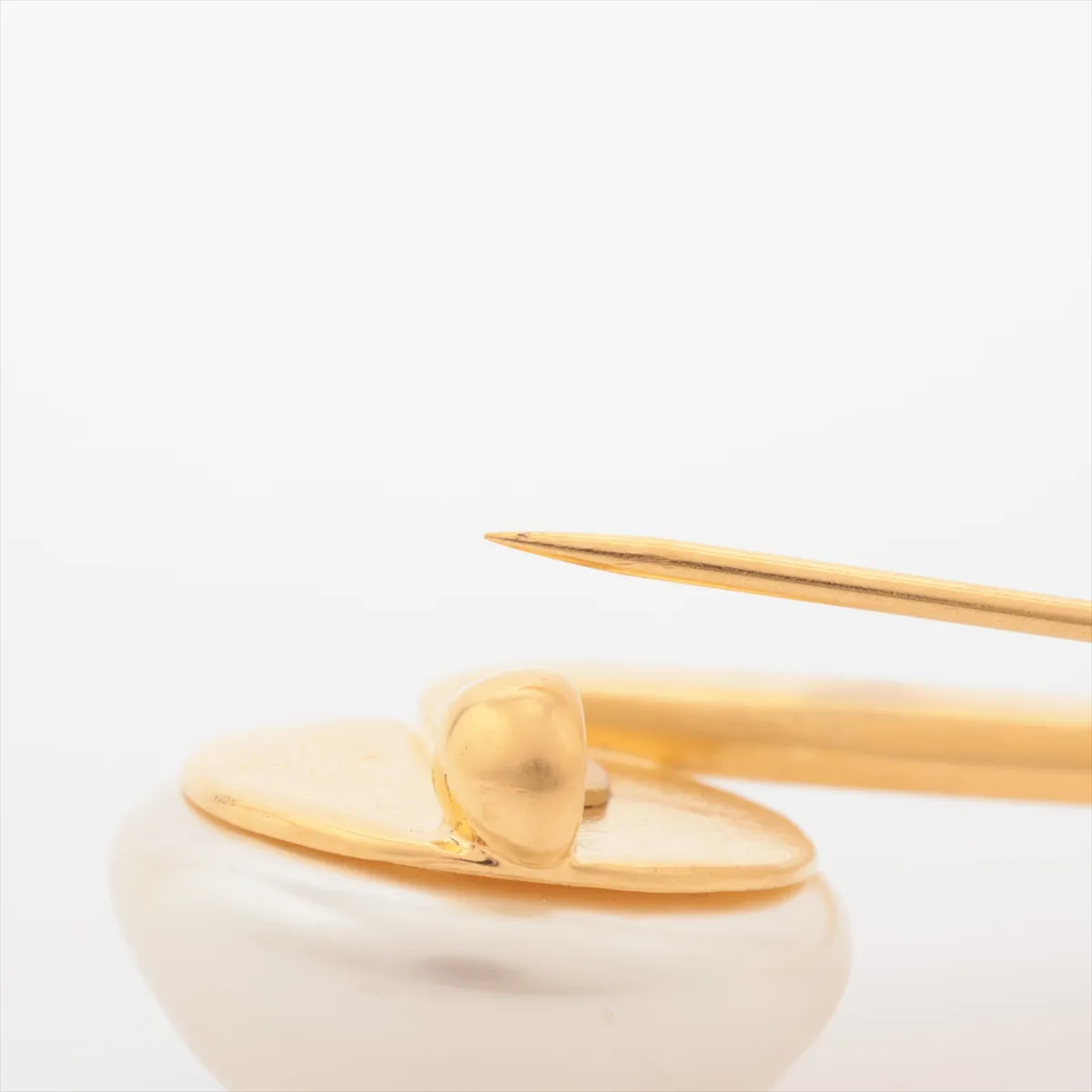 Cocomark 97P Brooch GP x Fake Pearl Gold — view 3