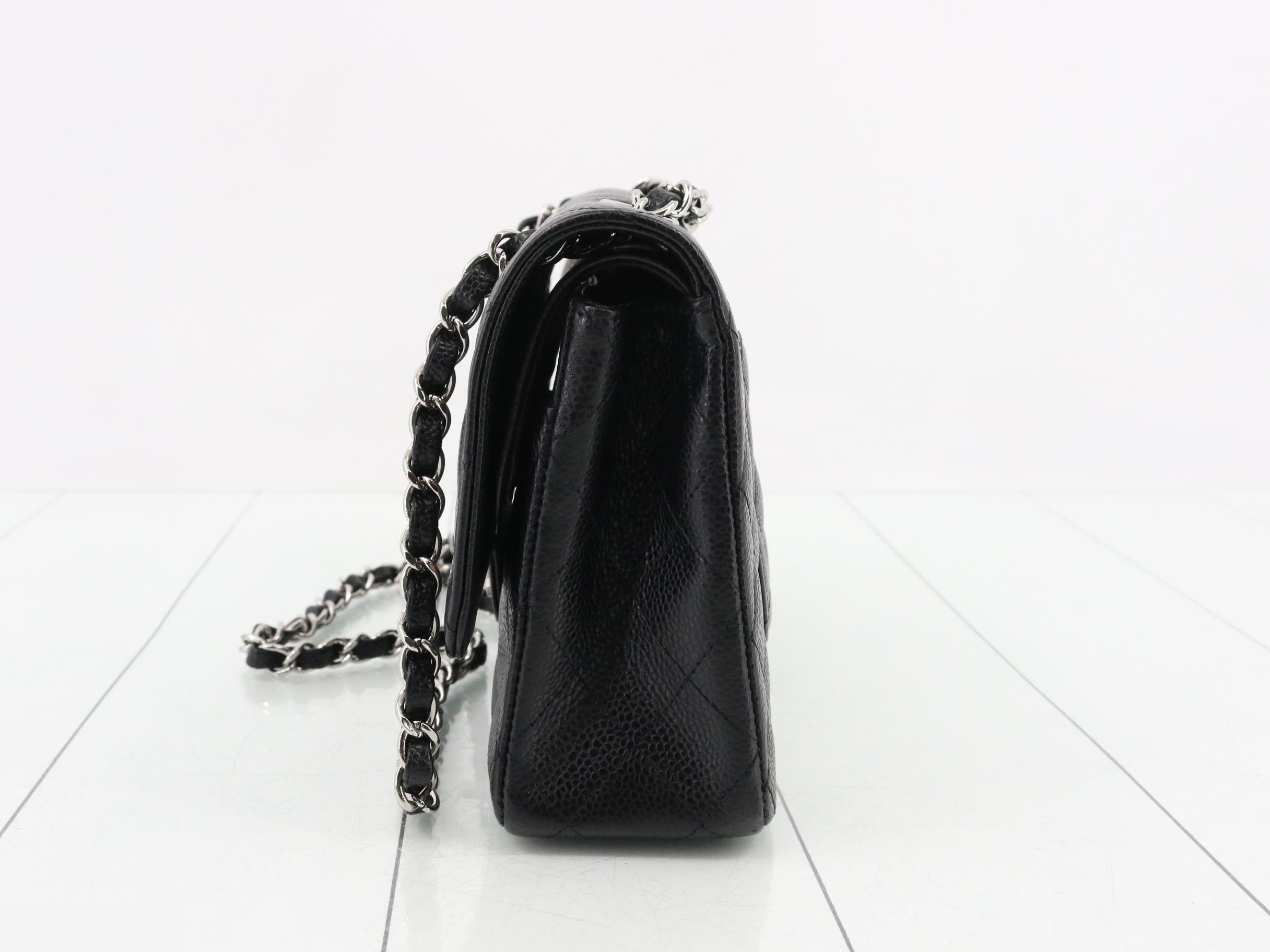 Matelassé 25 Double Chain Shoulder Bag, Caviar Leather, Black — view 3
