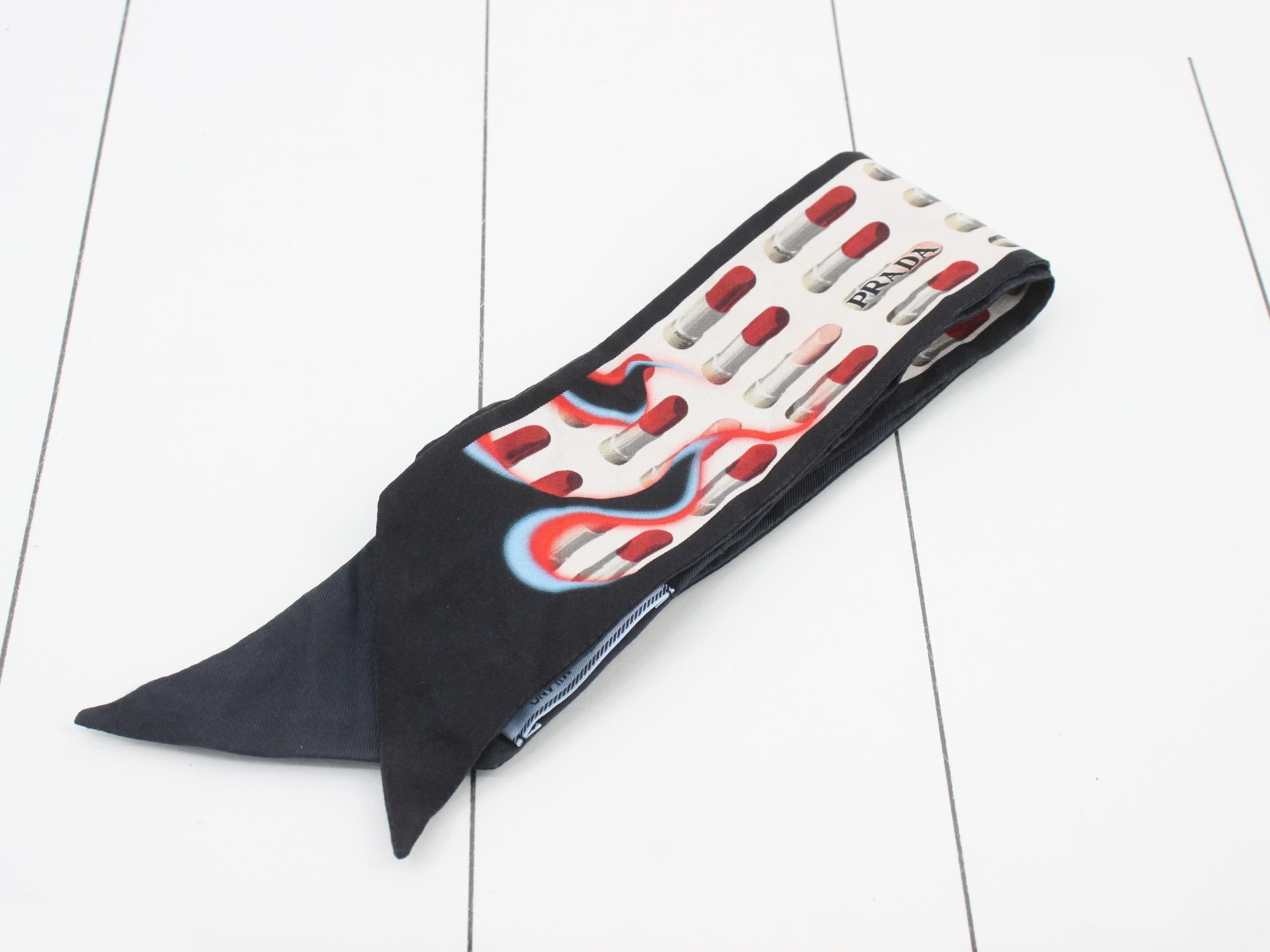 Lipstick pattern twilly scarf