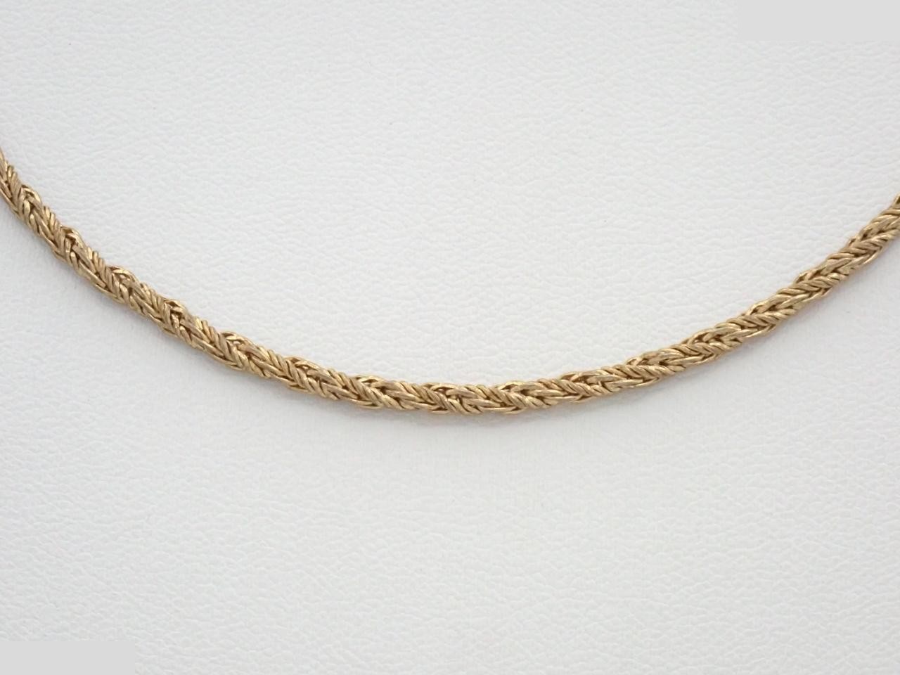 Other lines: Precious metals, necklaces, pendants, chains approximately 45cm long.